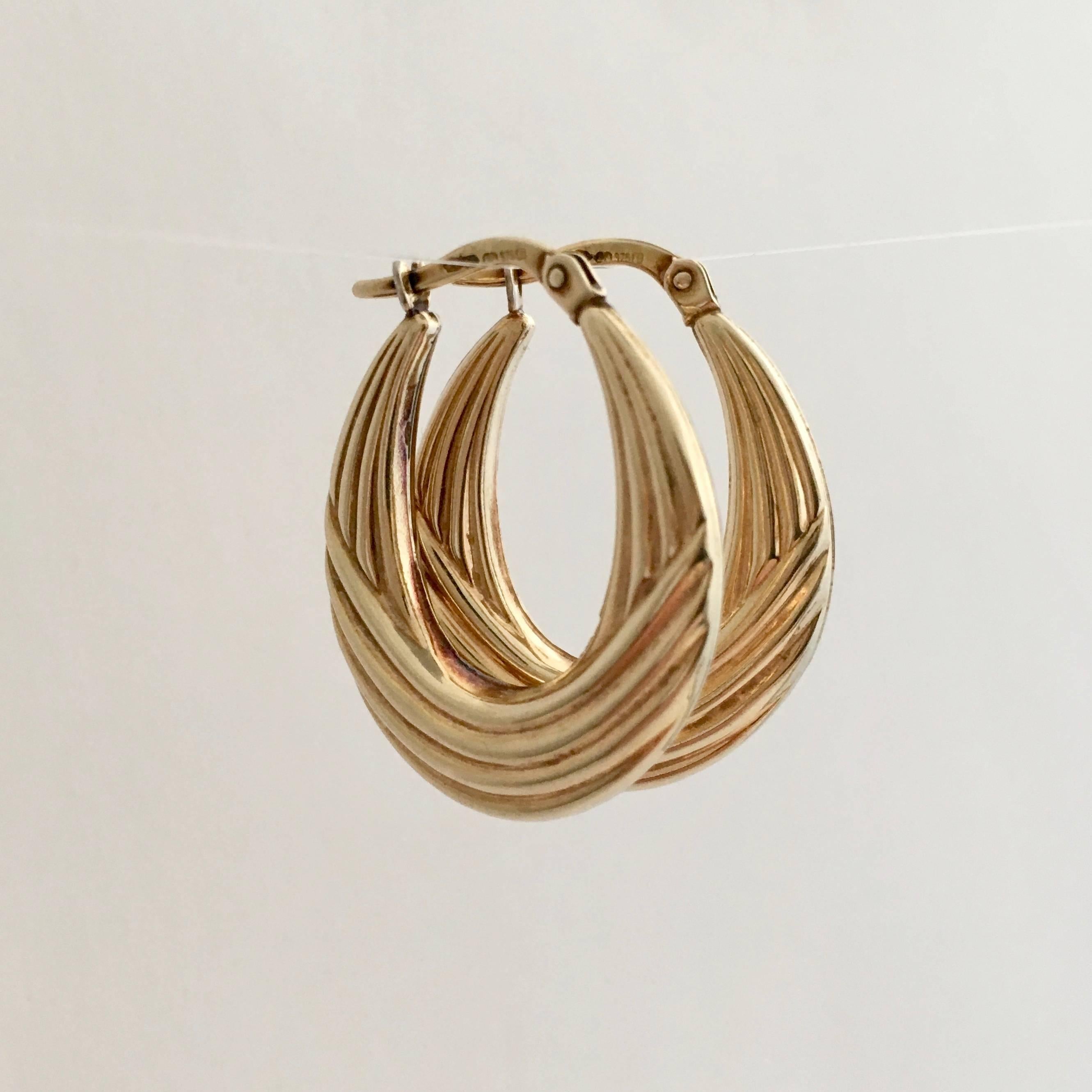 1980s hoop earrings