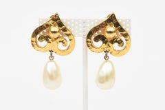 Orecchini a clip pendenti vintage degli anni '80, placcati in oro e con perle finte, stile francese
