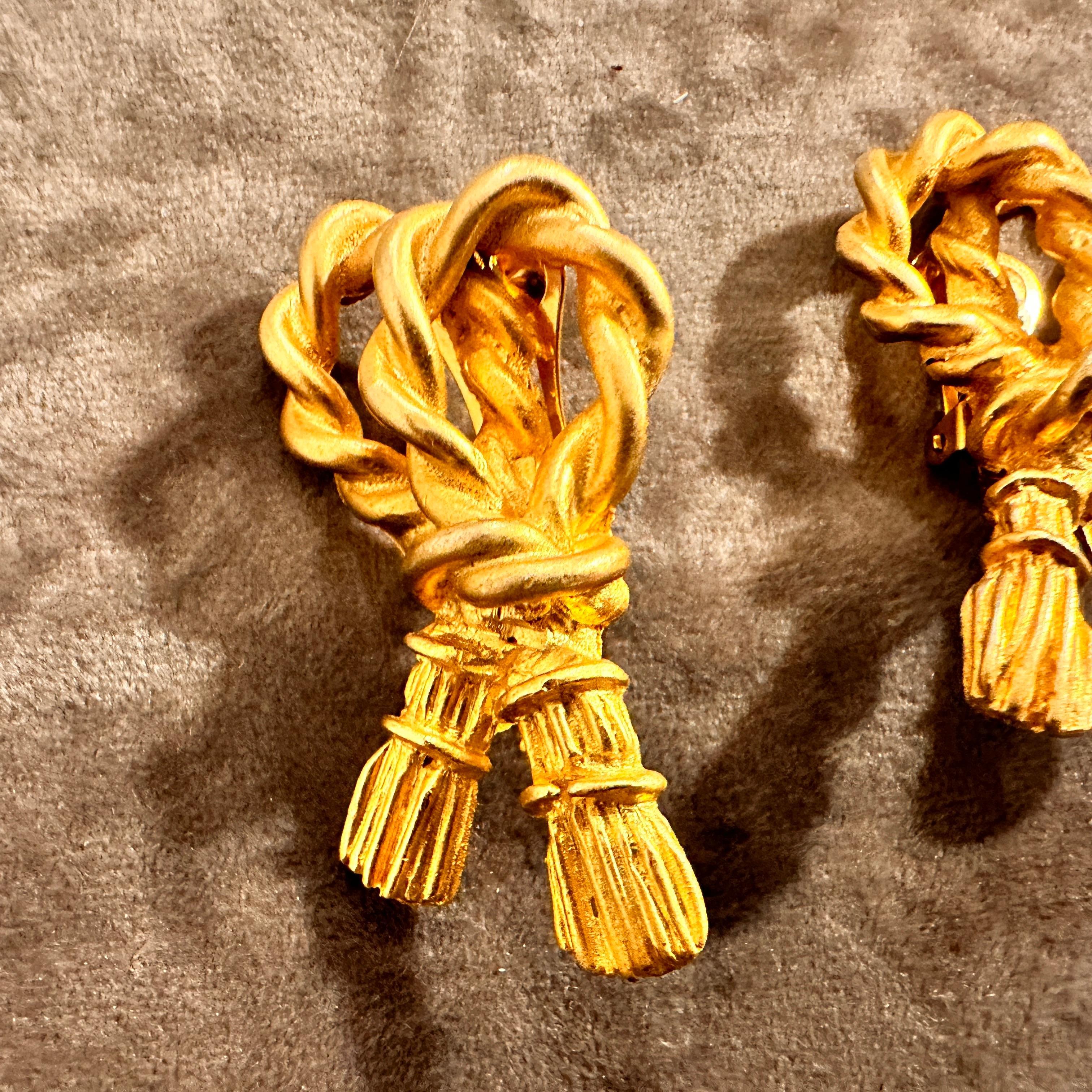 Retro Vintage 1980s Gold-Tone Knot and Tassel Statement Earrings For Sale