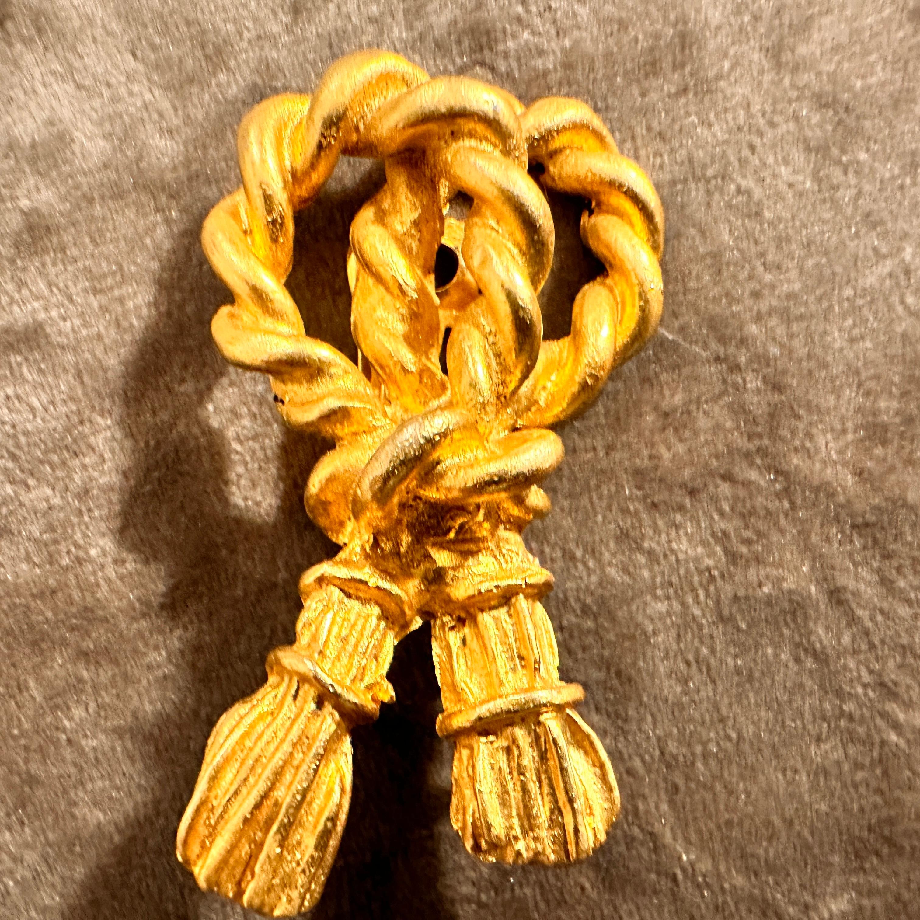 Vintage 1980s Gold-Tone Knot and Tassel Statement Earrings For Sale 1
