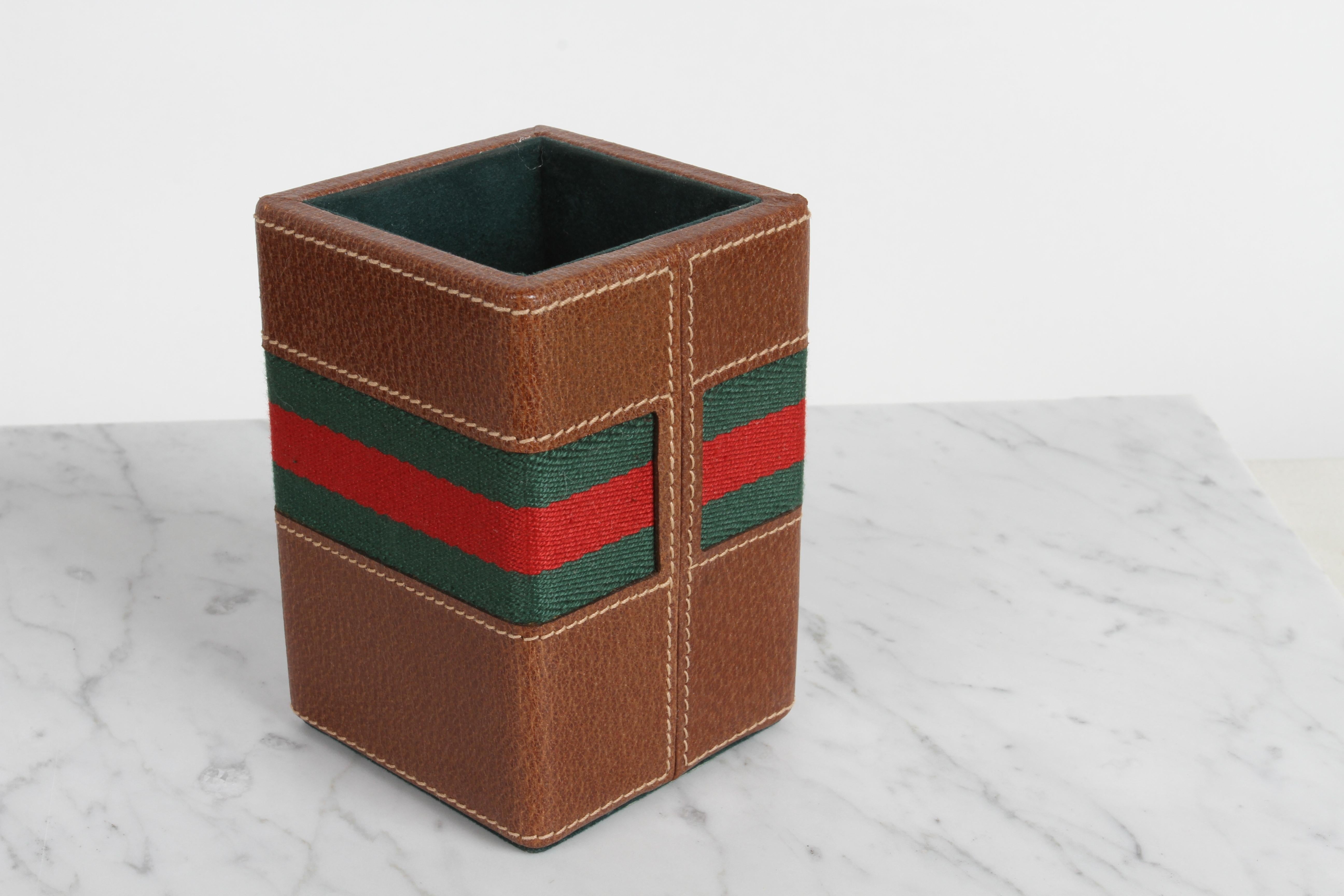 Vintage 1980s Gucci Desk Set Accessories - Leather Pen + Paper Holder & Tray For Sale 3