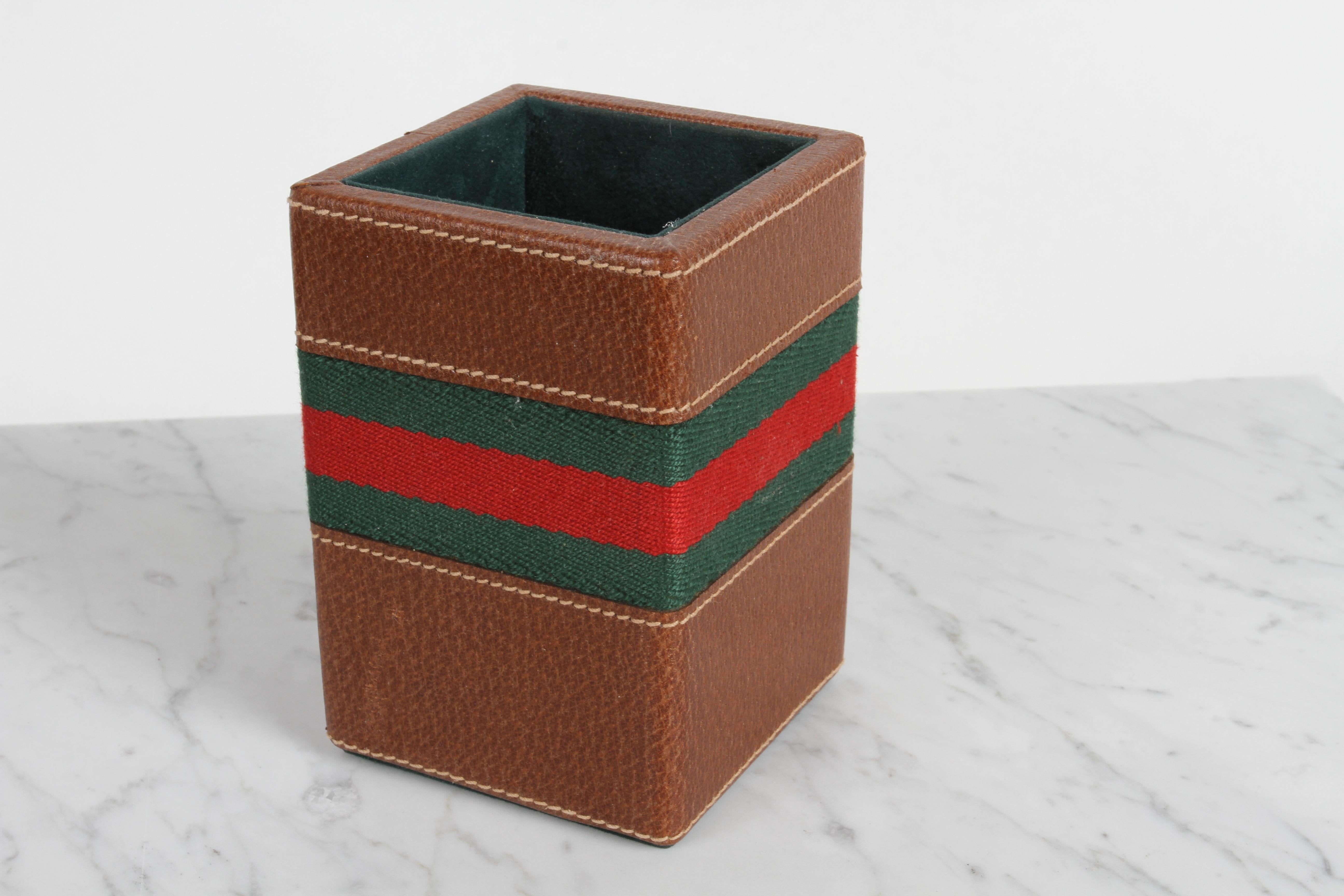Vintage 1980s Gucci Desk Set Accessories - Leather Pen + Paper Holder & Tray For Sale 4