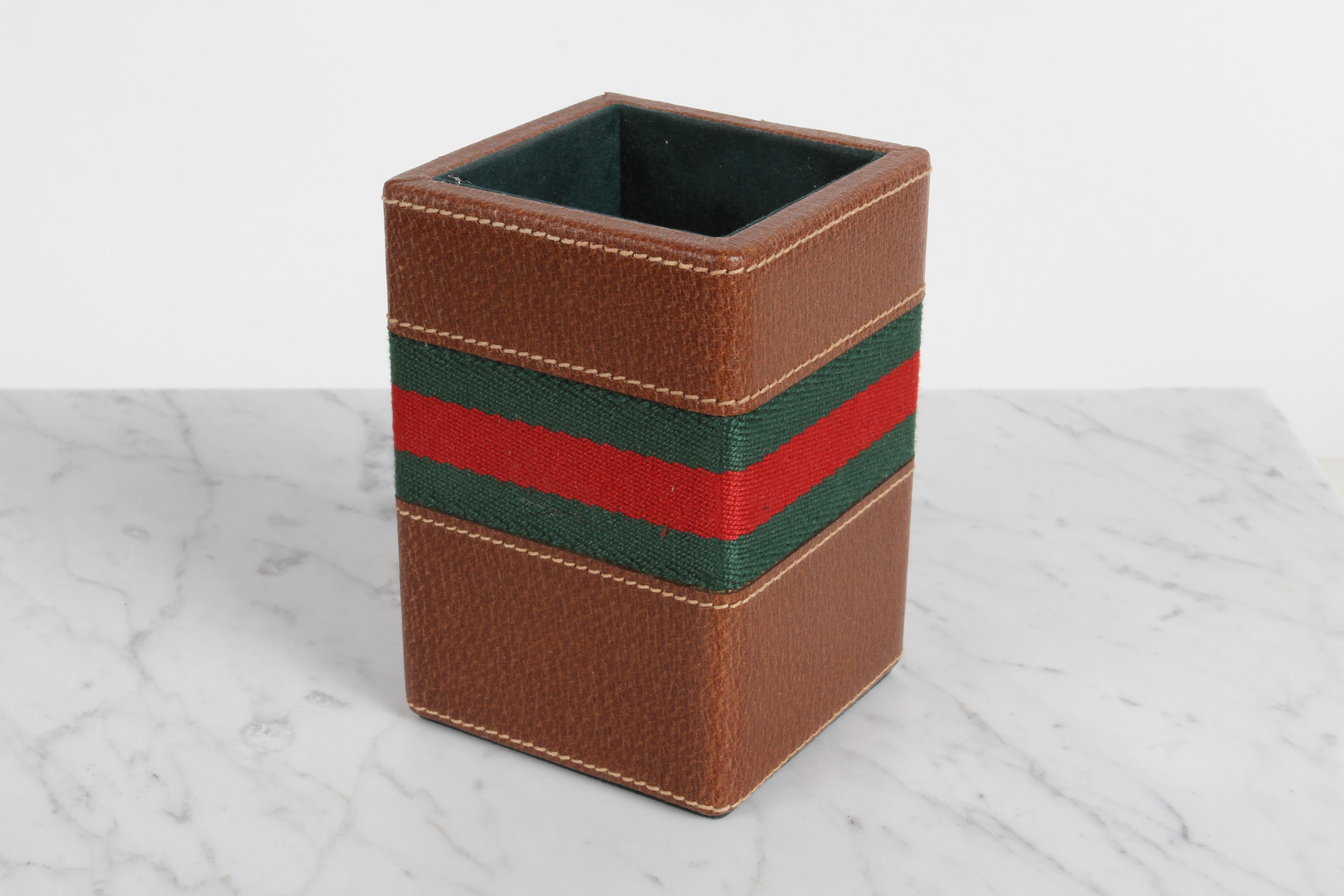Vintage 1980s Gucci Desk Set Accessories - Leather Pen + Paper Holder & Tray For Sale 2