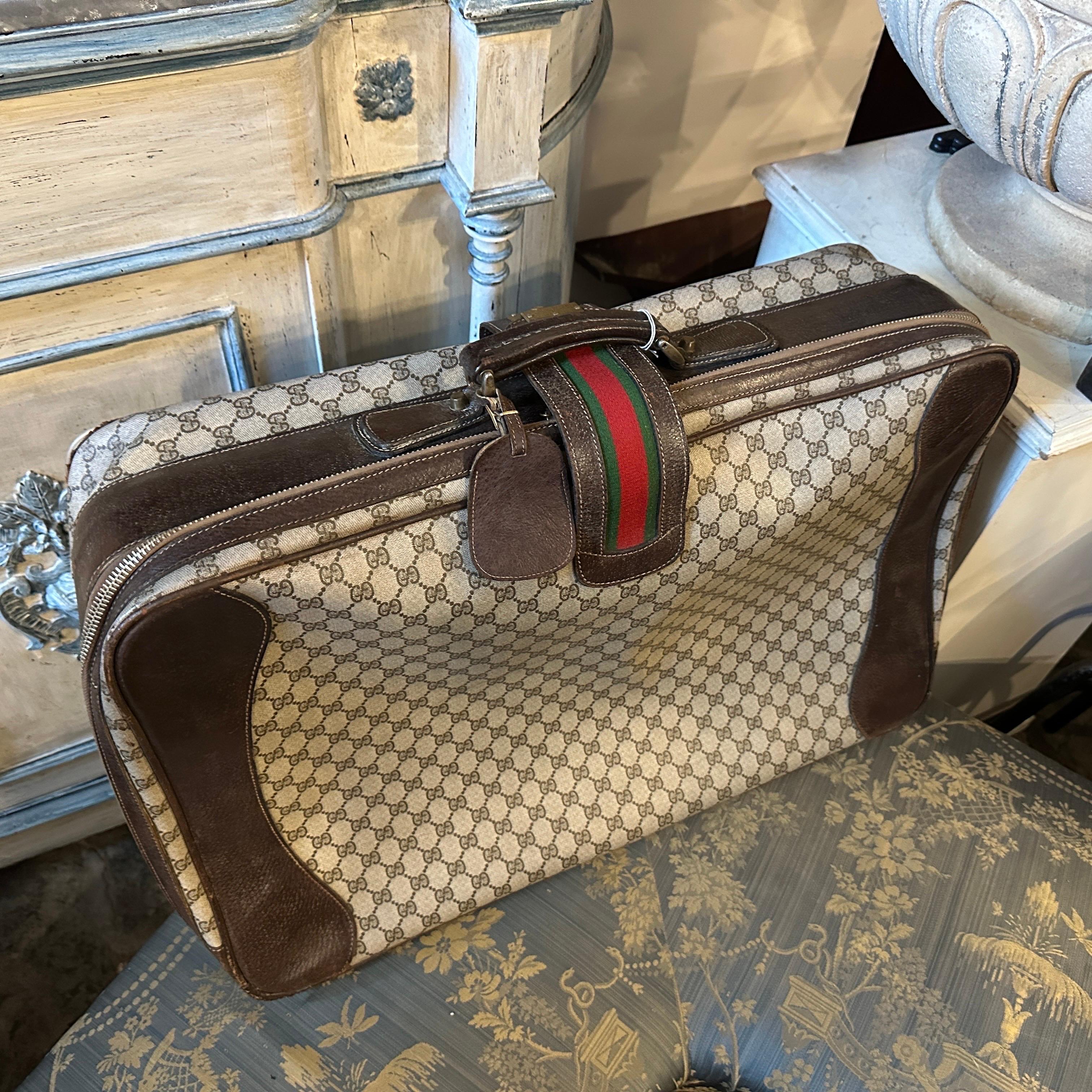 Vintage 1980s Gucci Iconic GG Monogram Suitcase mit Web Stripe im Angebot 5