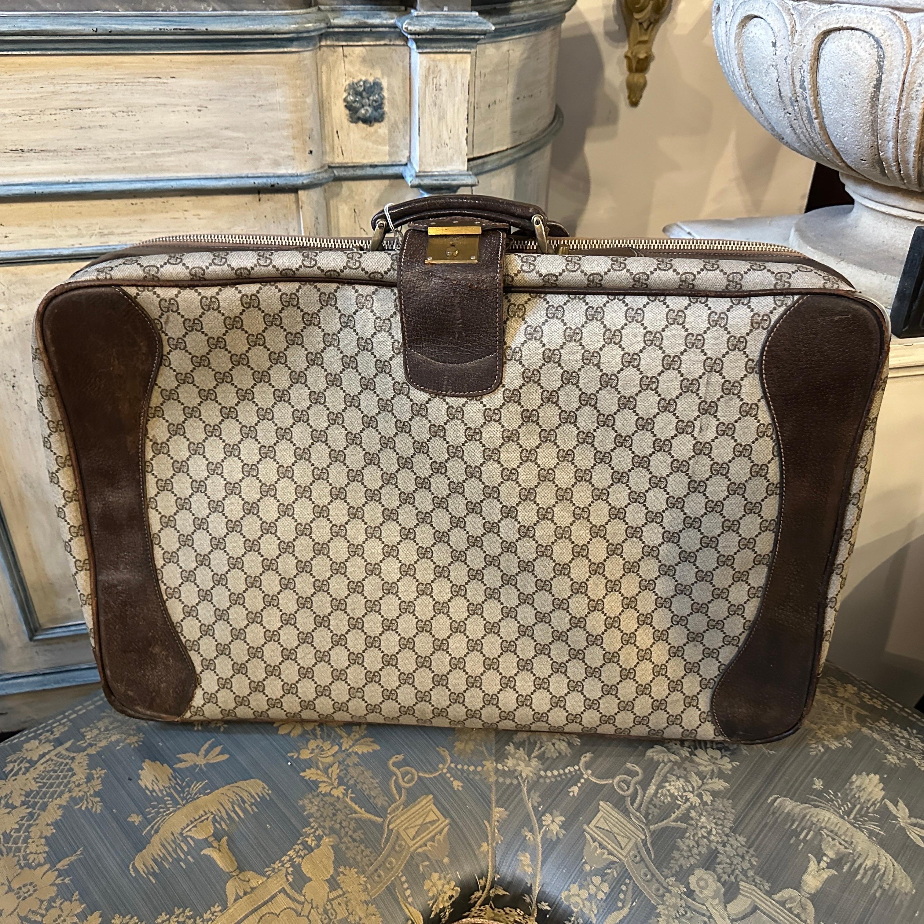 Vintage 1980s Gucci Iconic GG Monogram Suitcase mit Web Stripe im Angebot 7