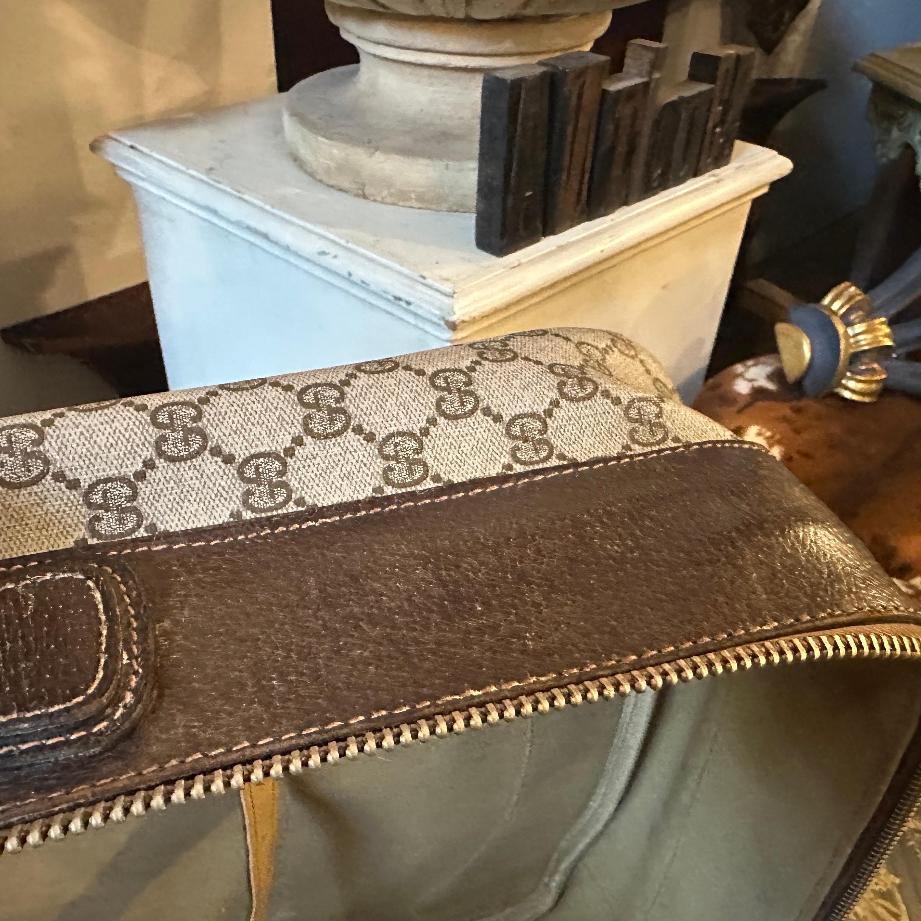 Vintage 1980s Gucci Iconic GG Monogram Suitcase mit Web Stripe für Damen oder Herren im Angebot