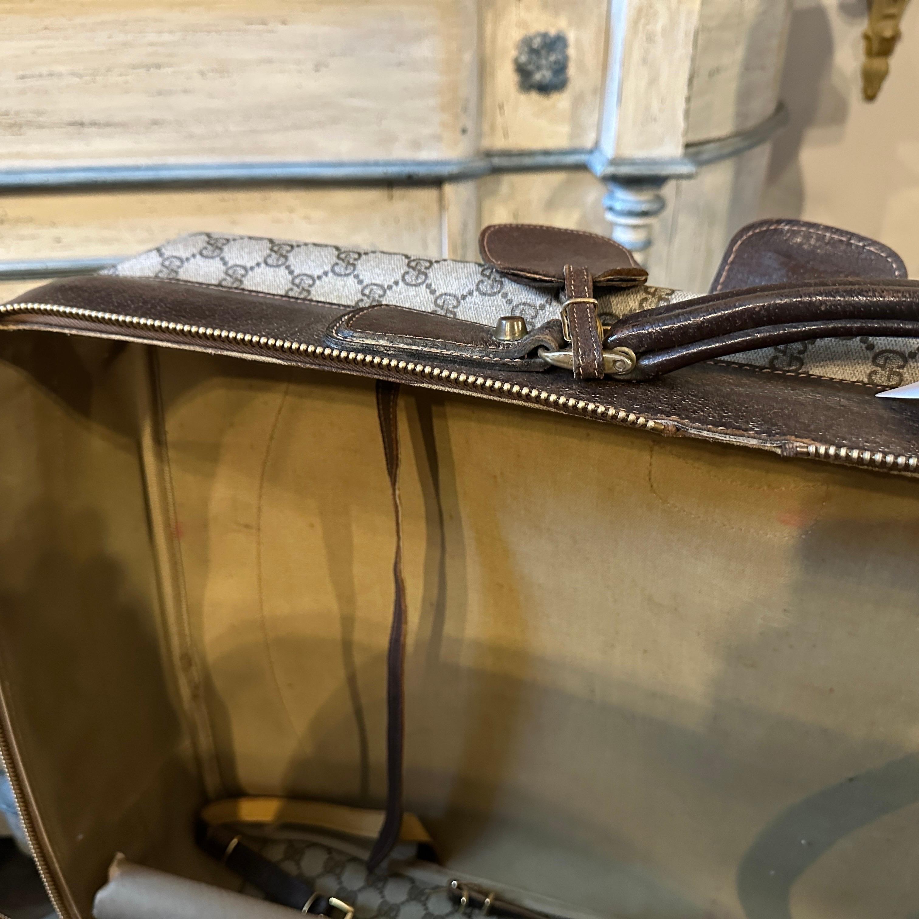 Vintage 1980s Gucci Iconic GG Monogram Suitcase mit Web Stripe im Angebot 1