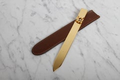 Combinación vintage de los años 80 de Gucci: abrecartas y marcapáginas de piel y oro con el logotipo GG