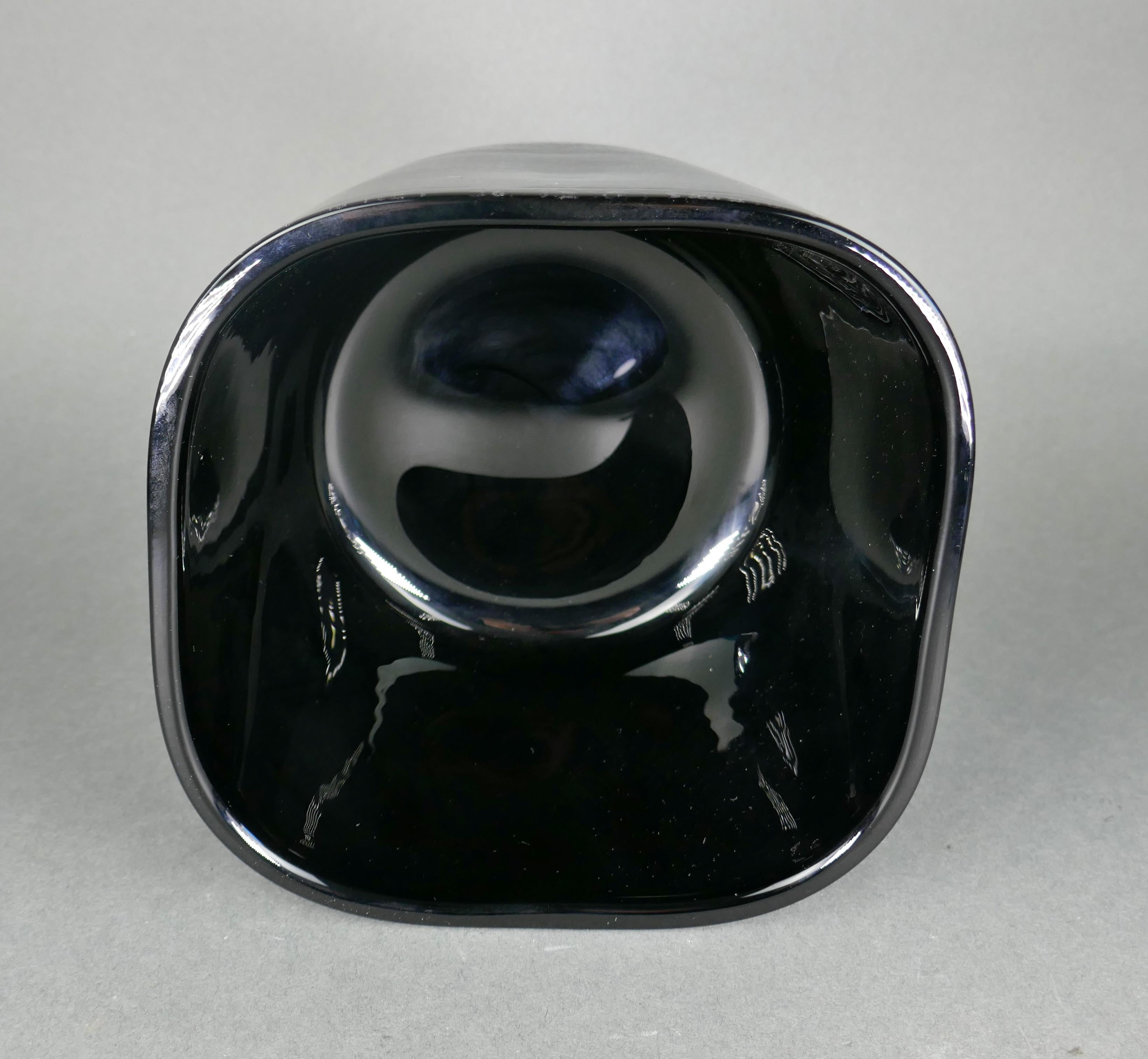 Vintage 1980s Hadeland Glassverk Noruega Arte Negro Vidrio Controlado Bubble Bowl siglo XX en venta