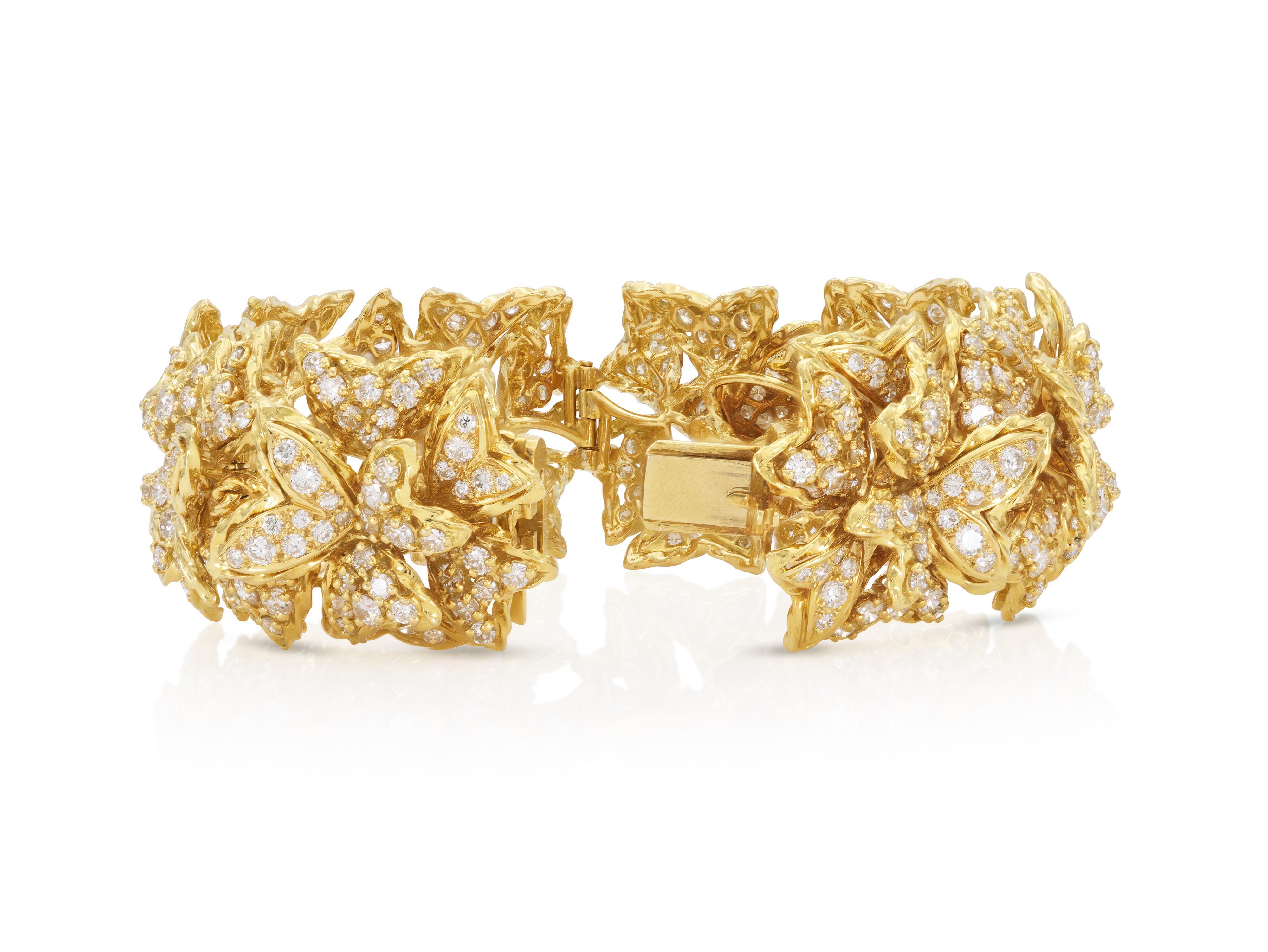 Vintage 1980s Hammerman Brothers Diamond Flowers Bracelet In Good Condition For Sale In New York, NY