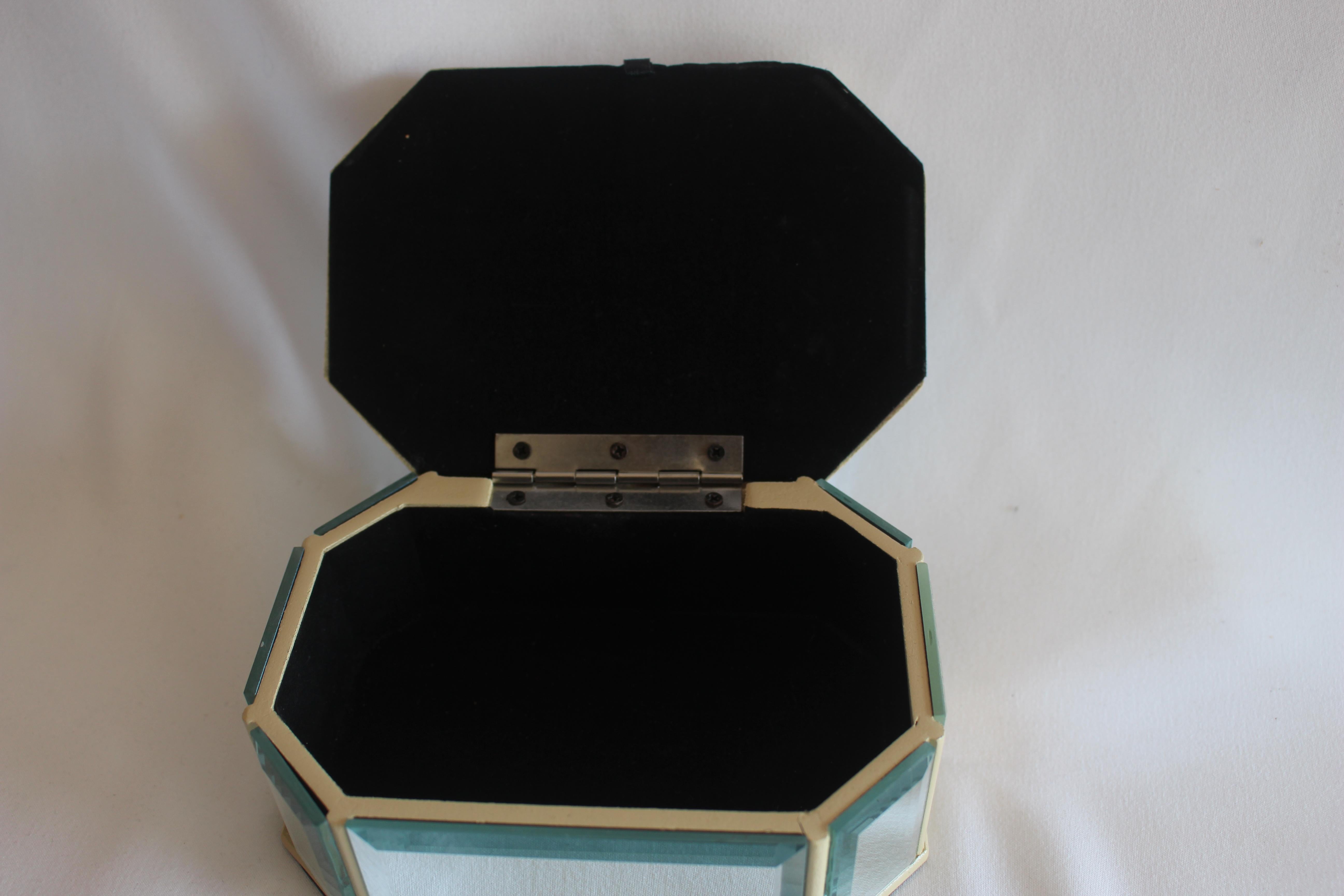 Vintage 1980s Handcrafted Mirrored Beveled Jewelry Box Glass & Velvet For Sale 1