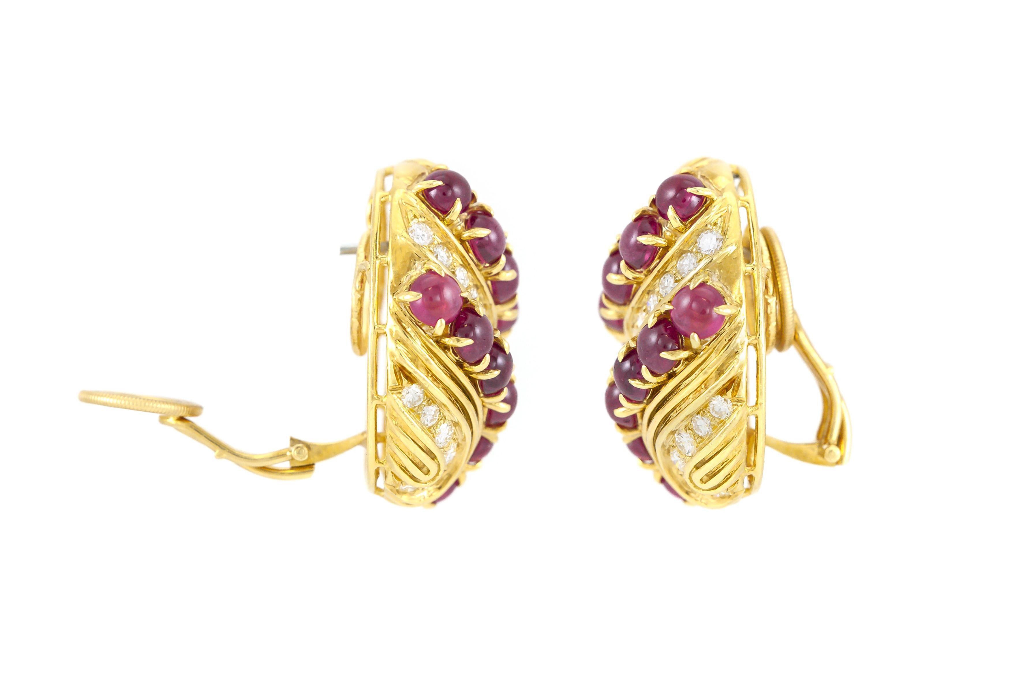 Vintage 1980er Harry Winston Cabochon-Ohrringe mit Rubin und Diamant im Zustand „Gut“ im Angebot in New York, NY