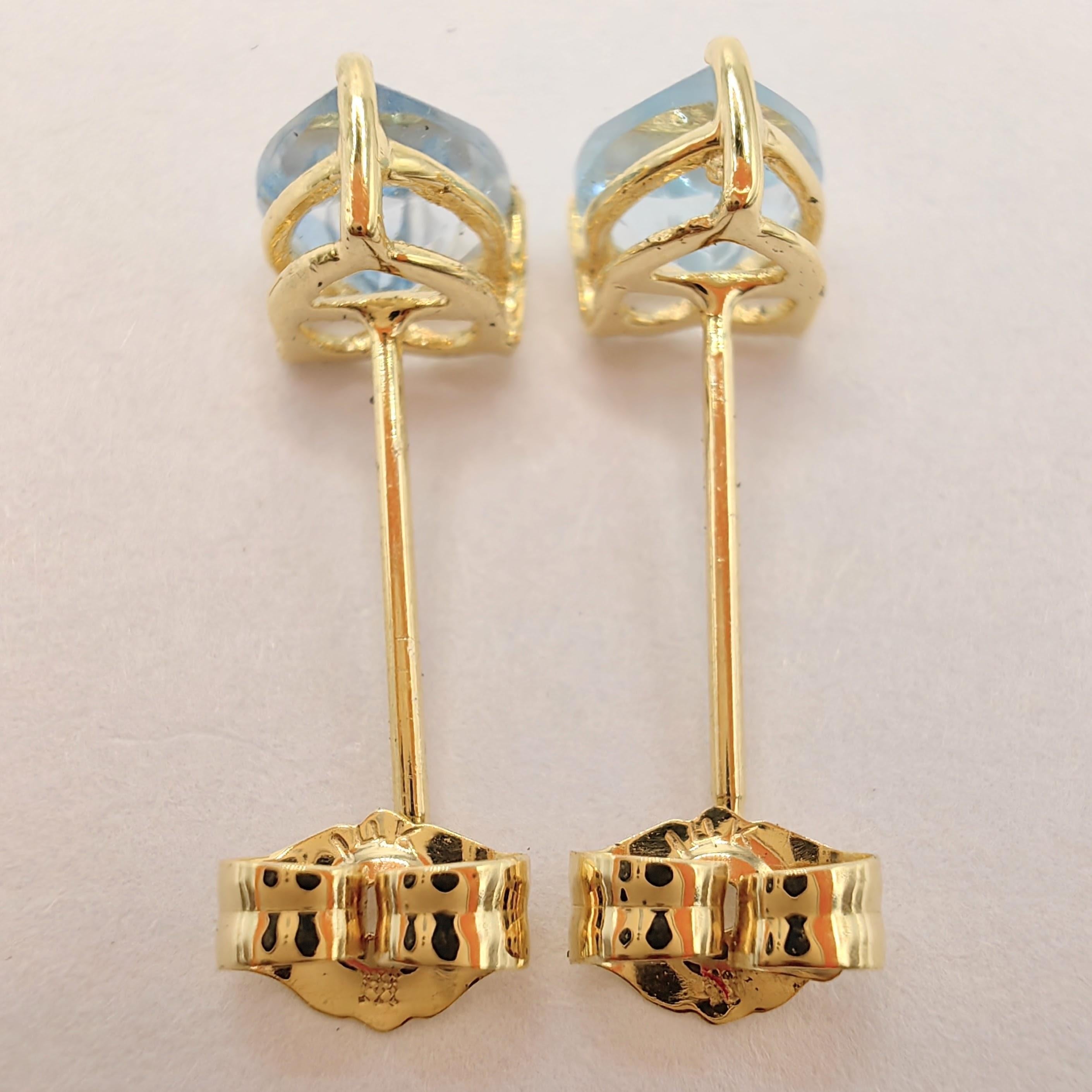 Women's or Men's Vintage 1980's Heart-cut Blue Topaz Stud Earrings in 14K Yellow Gold For Sale
