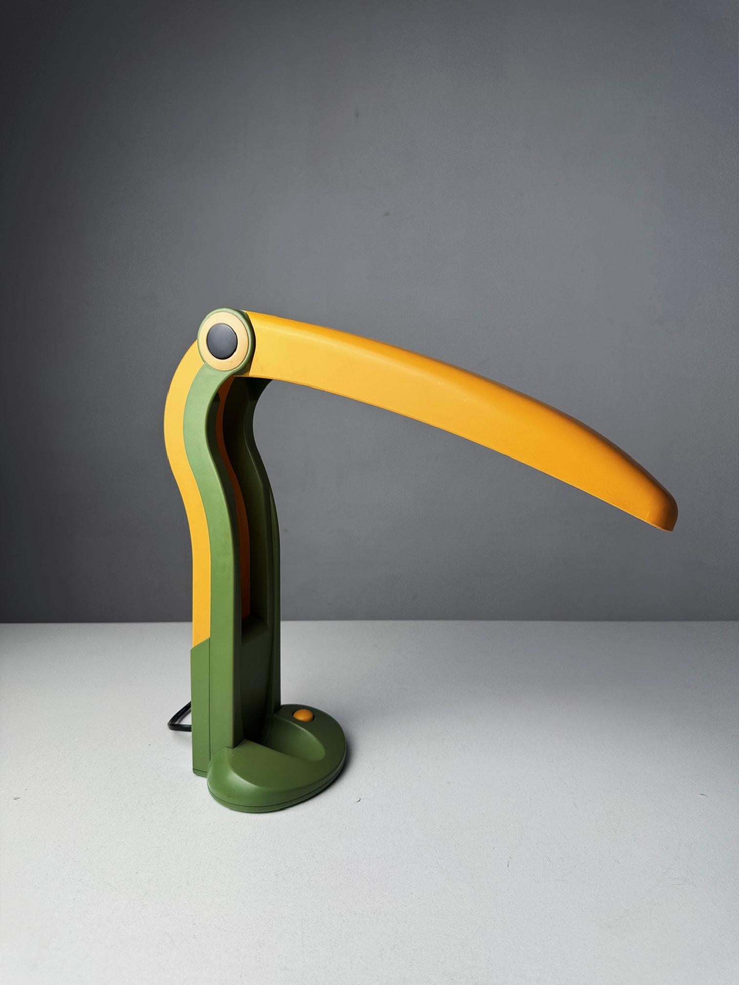 Vintage 1980 H. AT&T. Lampe de bureau Huang Toucan - Icône pop postmoderne

Apportez une touche de design ludique des années 1980 dans votre espace avec cette lampe Toucan originale de H.T. Huang, fabriqué à Taïwan. Véritable objet de collection