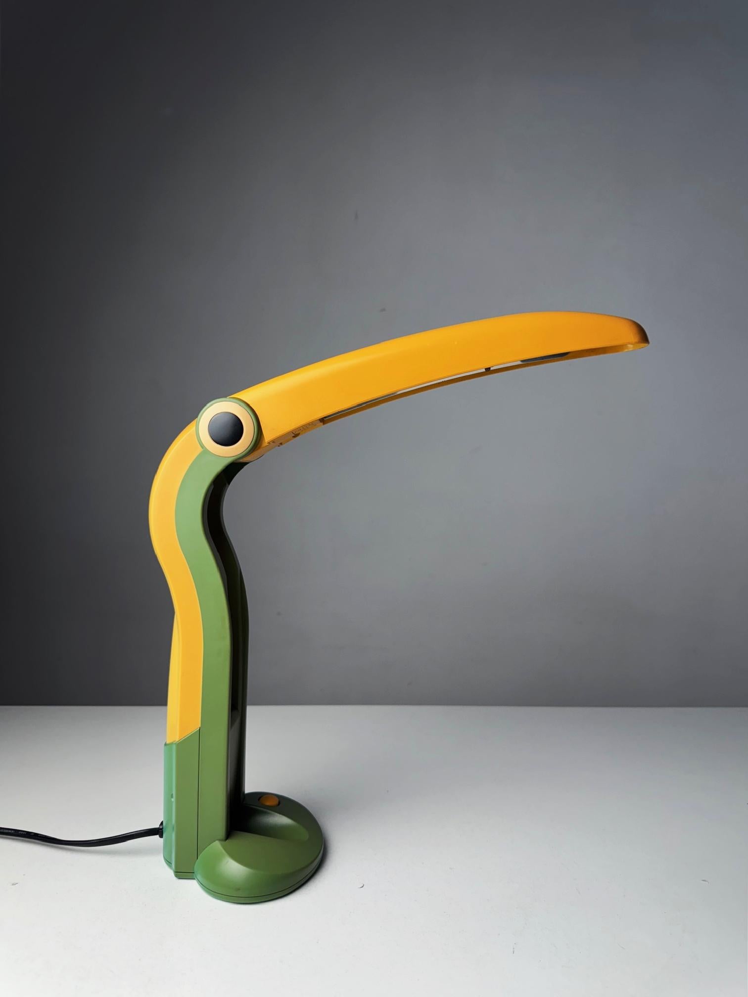 Postmoderne Vintage 1980 H. AT&T. Lampe de bureau Huang Toucan, Taiwan en vente