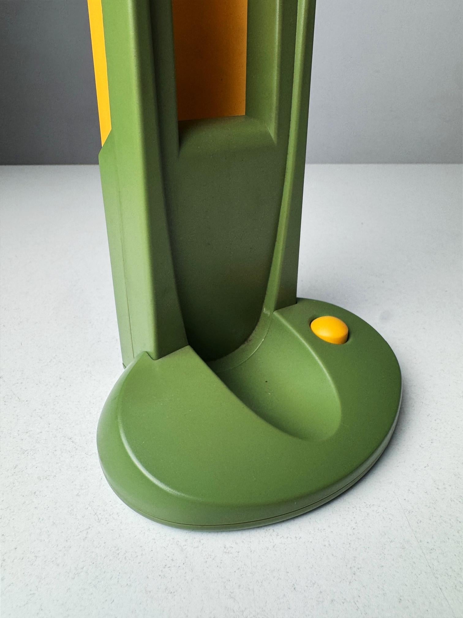 Fin du 20e siècle Vintage 1980 H. AT&T. Lampe de bureau Huang Toucan, Taiwan en vente