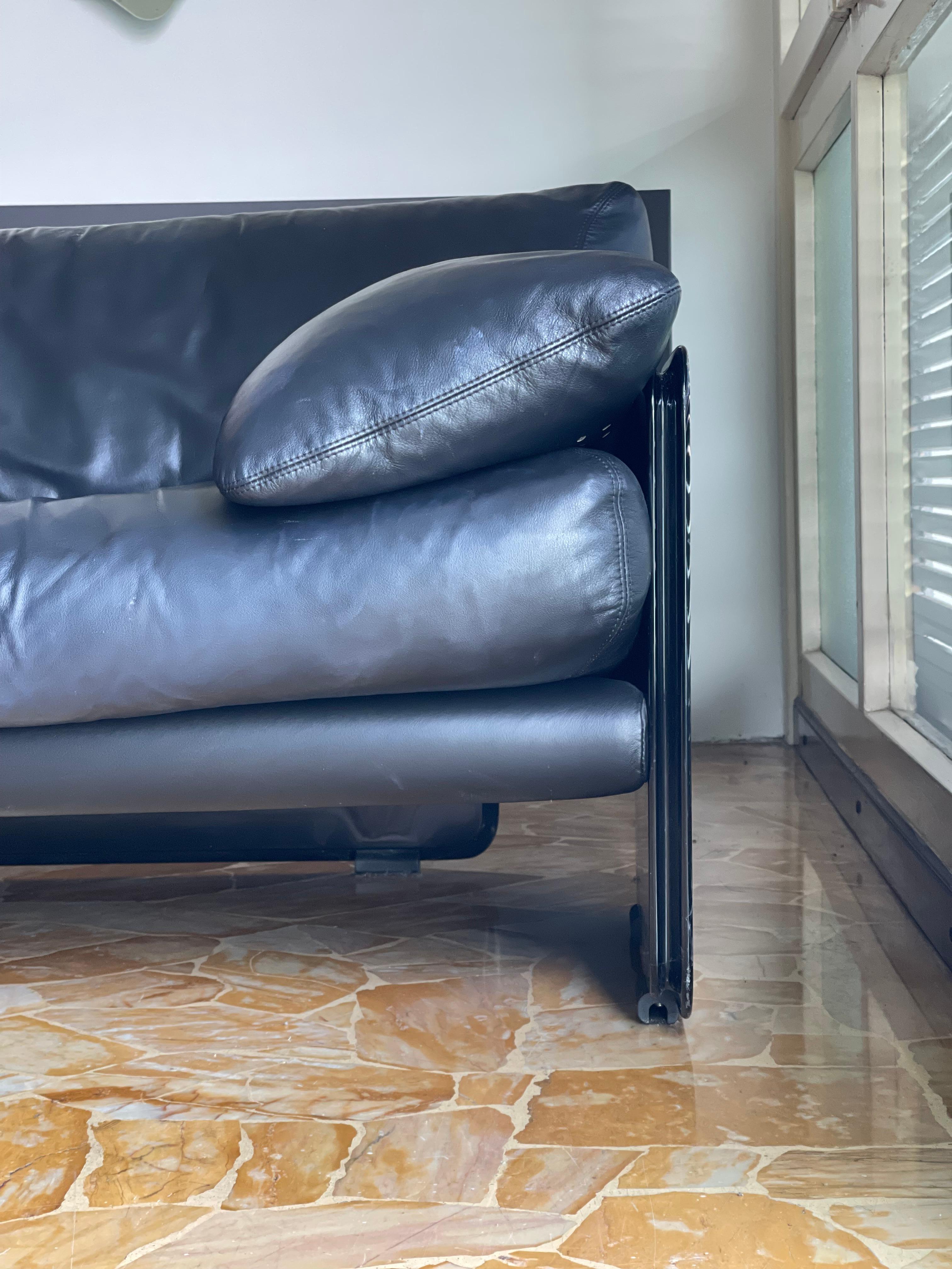 Space Age Vintage Italian Sofa in Black Leather and Glossy Lacquered , 1970's Timeless For Sale