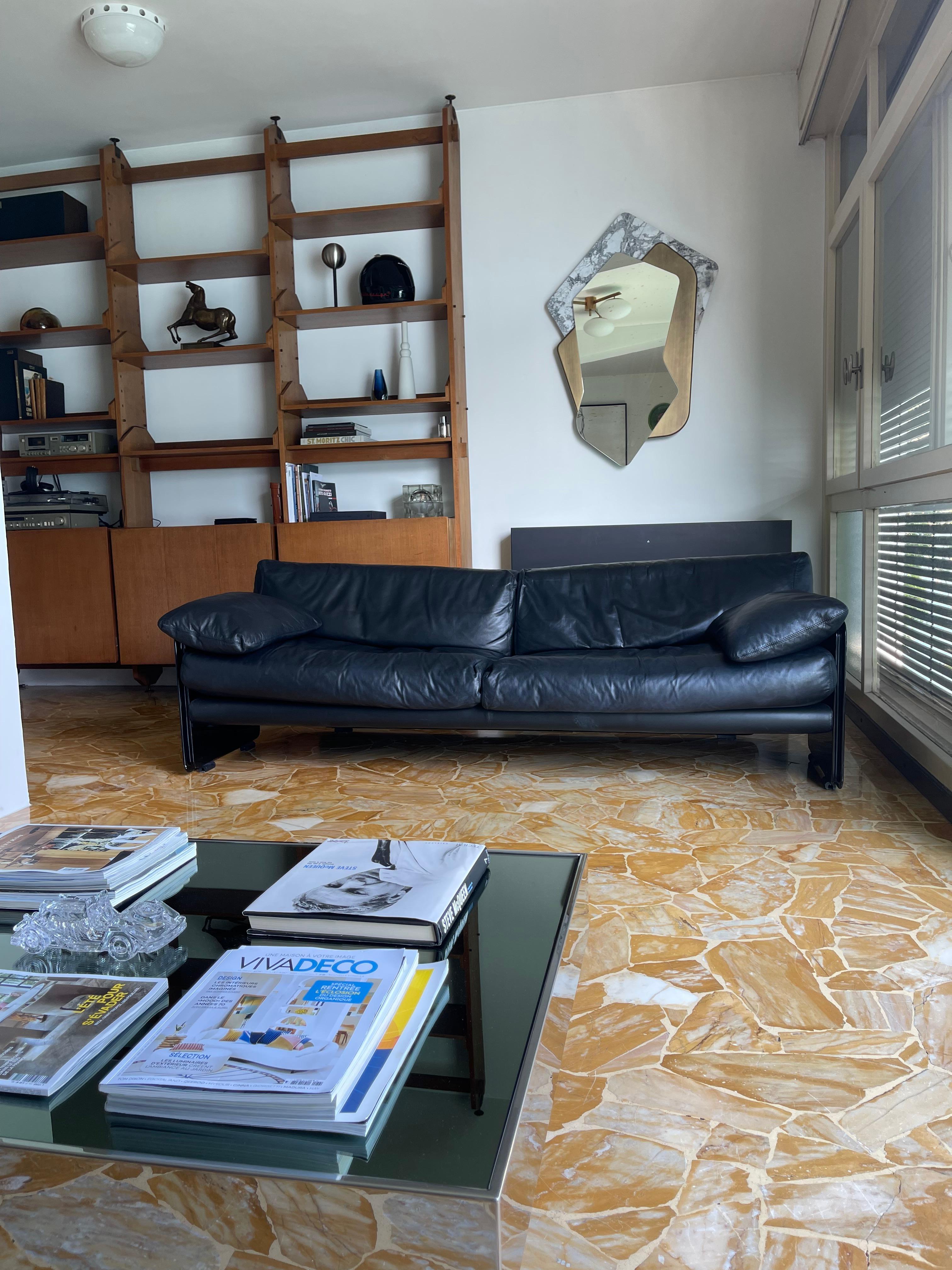 Vintage Italian Sofa in Black Leather and Glossy Lacquered , 1970's Timeless In Good Condition For Sale In Milano, IT
