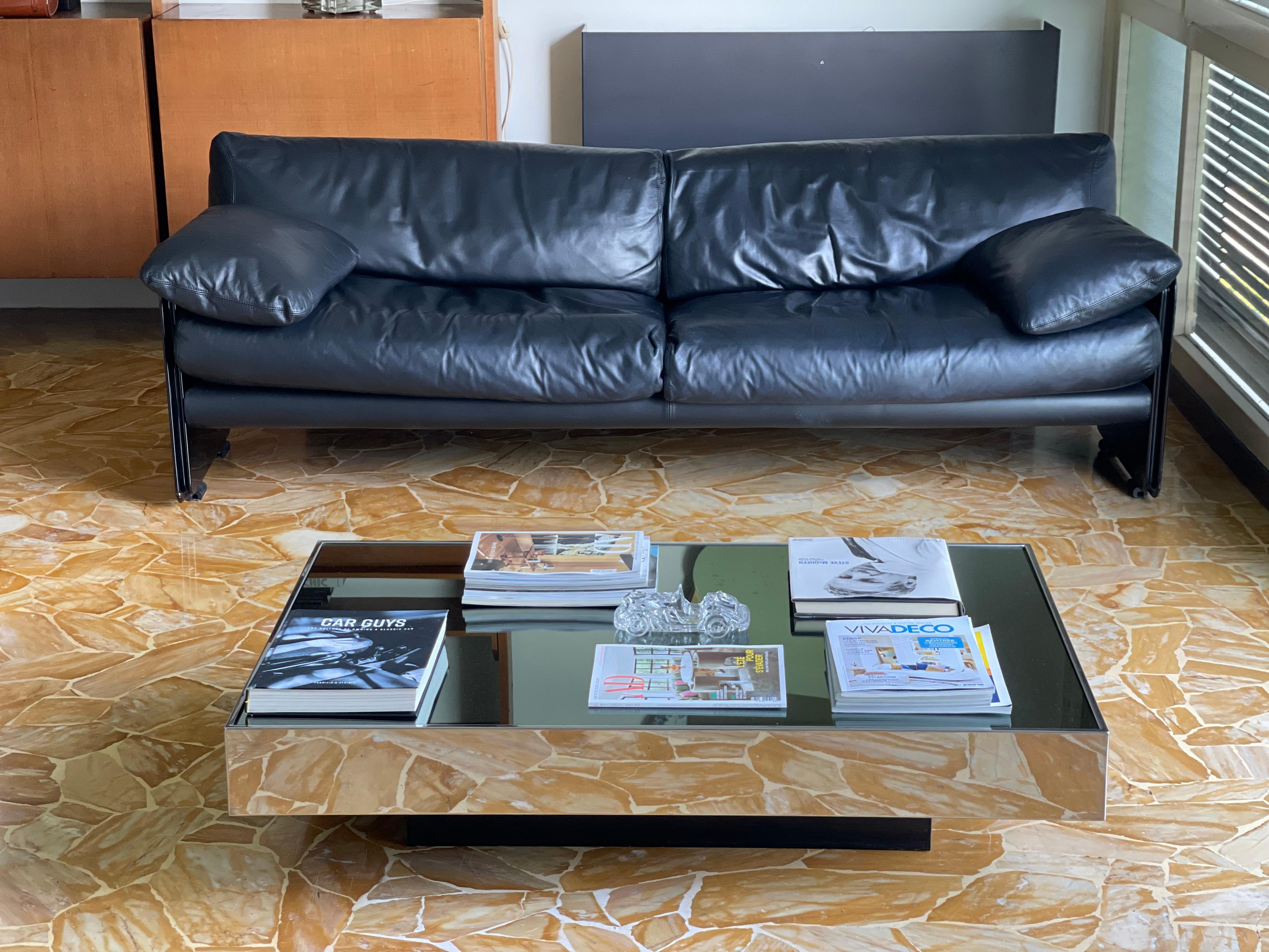 Late 20th Century Vintage Italian Sofa in Black Leather and Glossy Lacquered , 1970's Timeless For Sale
