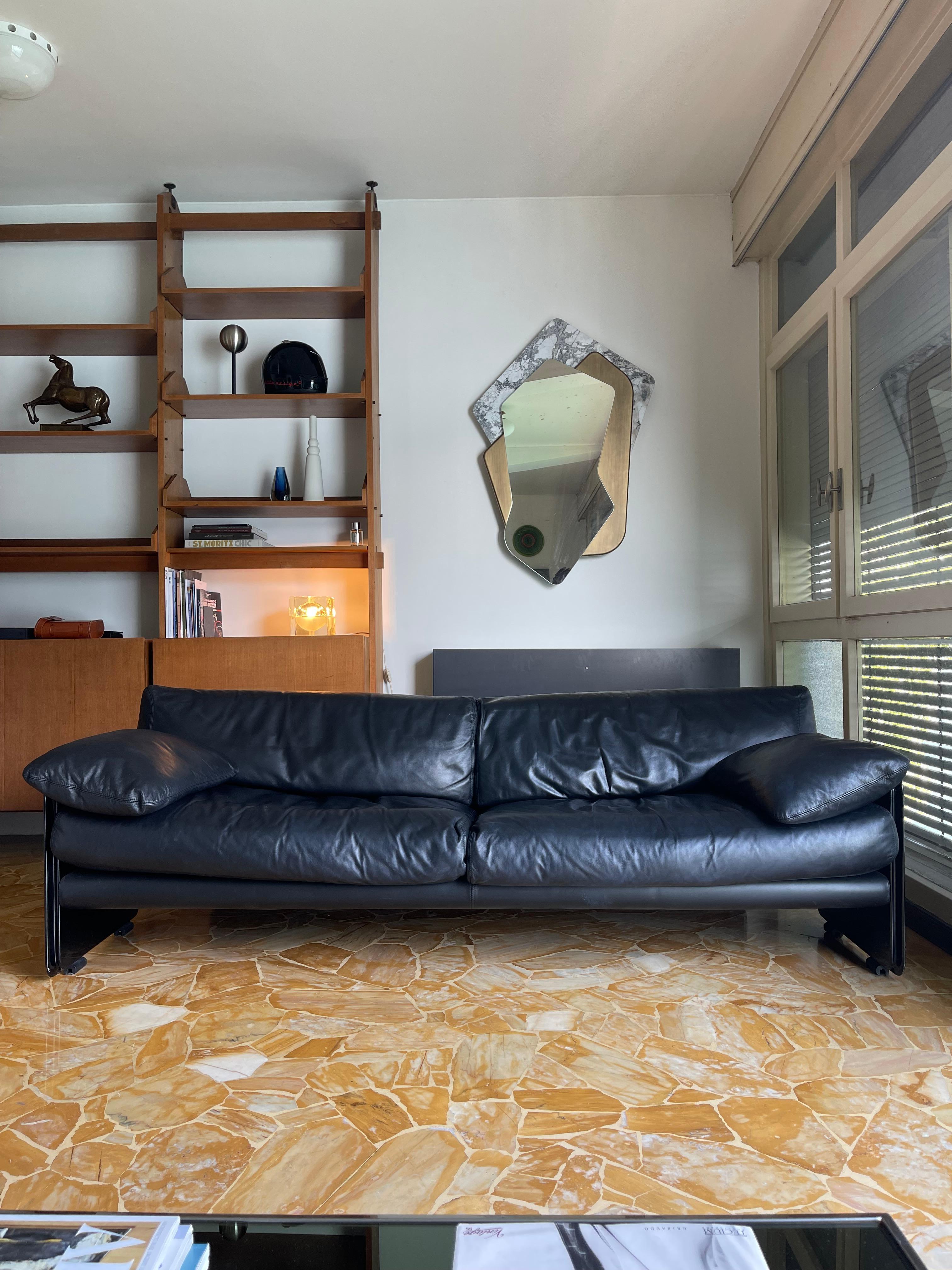 Vintage Italian Sofa in Black Leather and Glossy Lacquered , 1970's Timeless For Sale 1