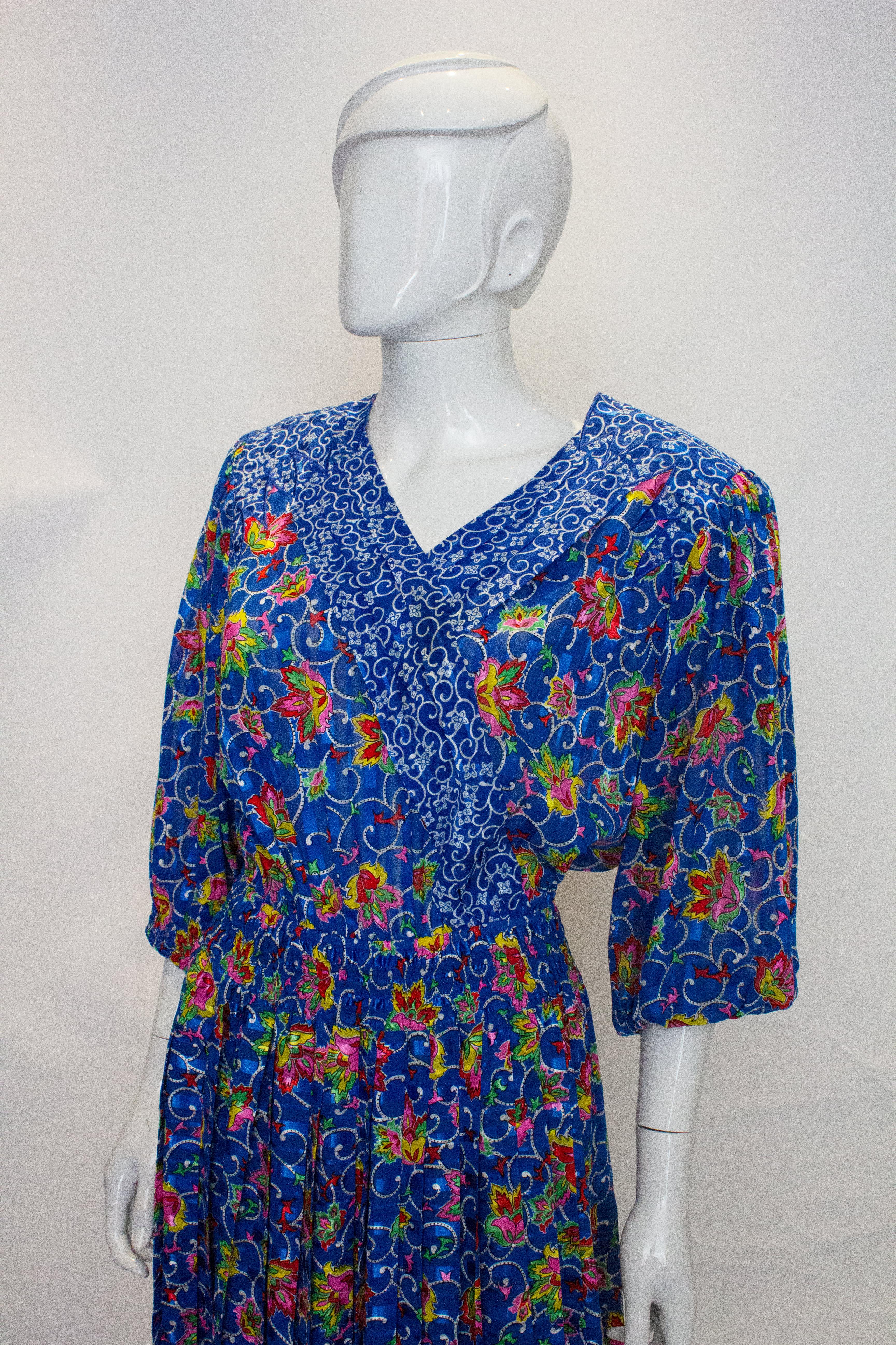 Vintage 1980s Kanga Collection Blue Floral Dress In Good Condition For Sale In London, GB