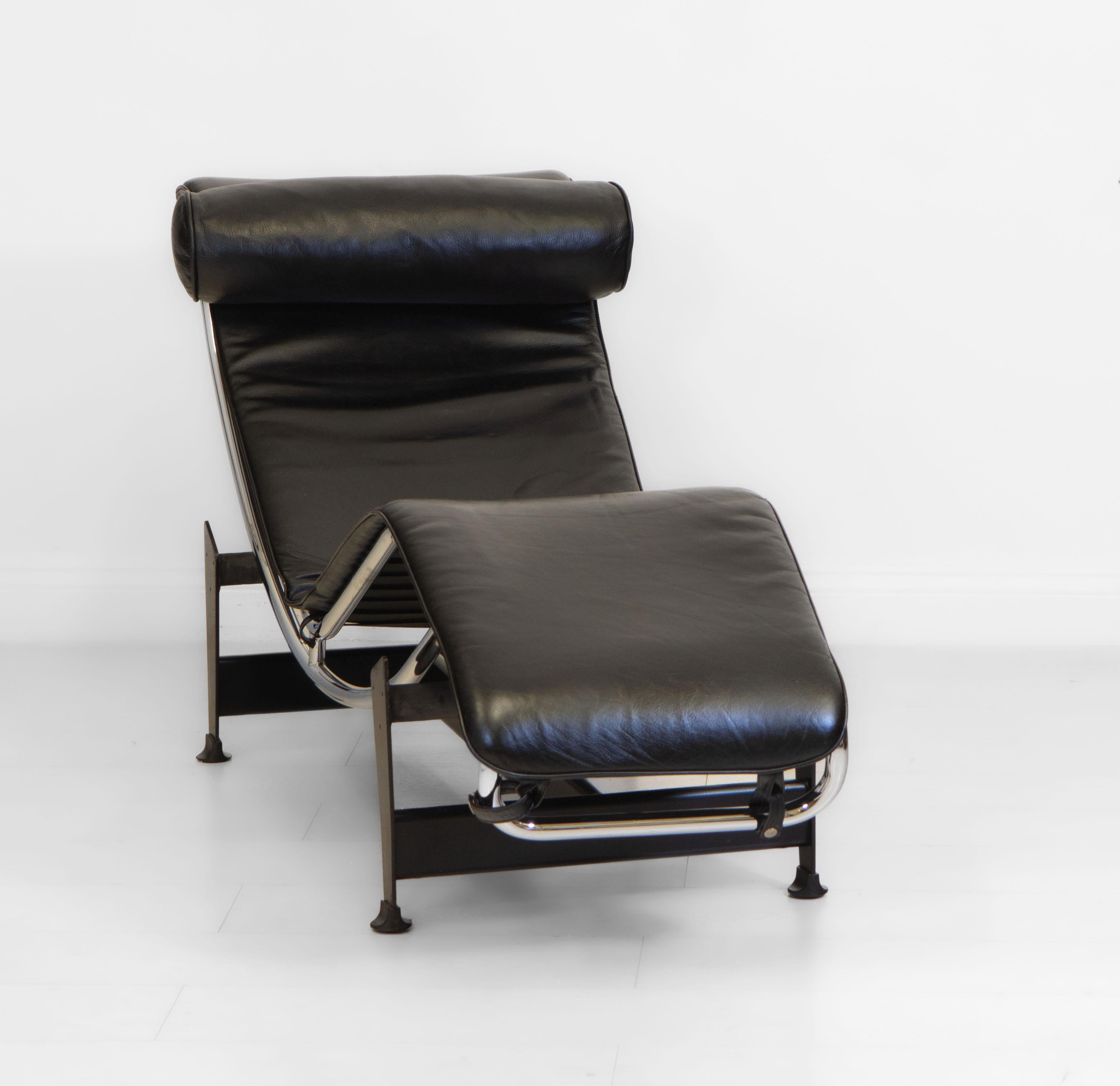 Vintage 1980s LC4 Leather and Chrome Le Corbusier Style Chaise Lounge