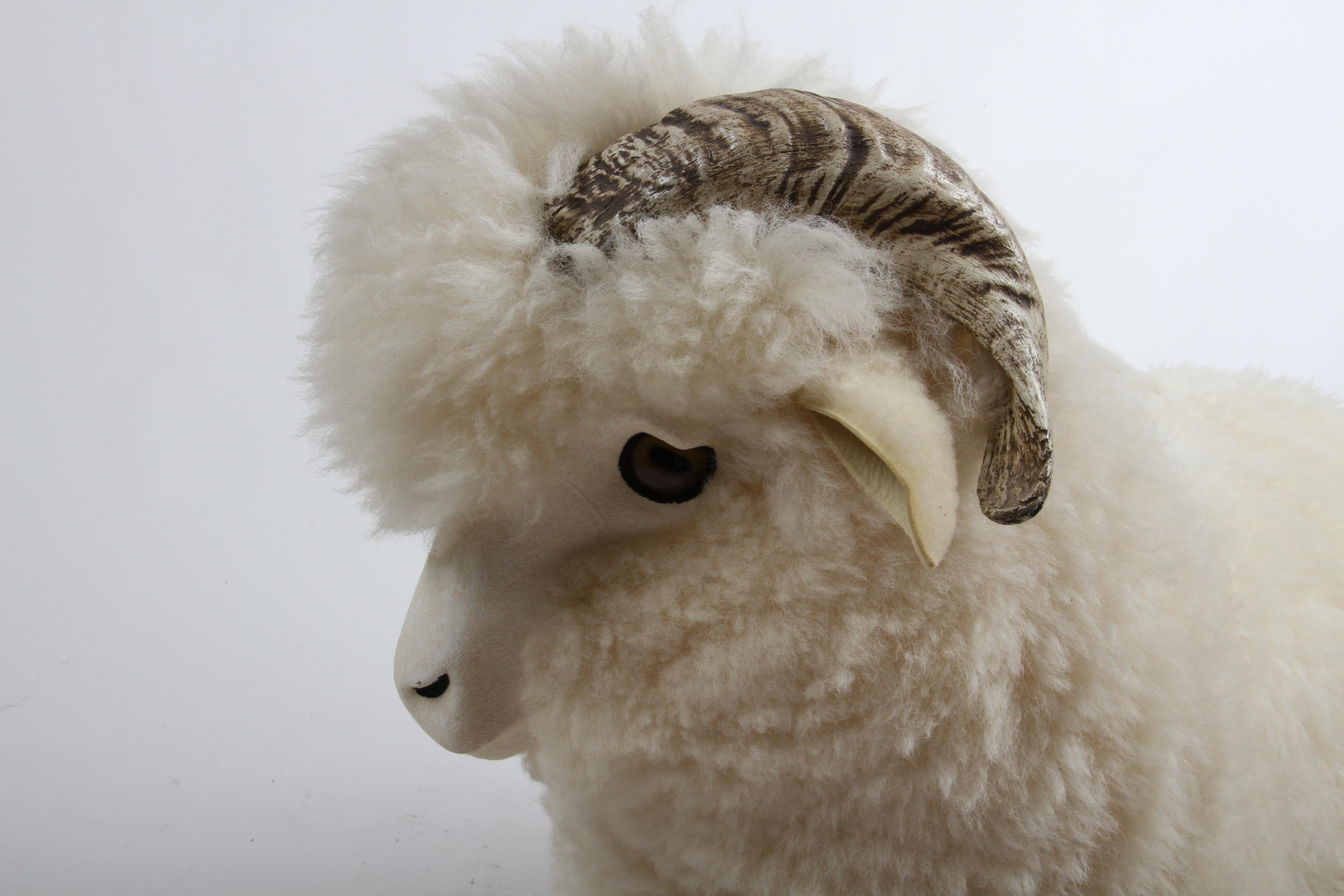 Vintage 1980er Jahre, lebensgroße Schafskulptur, Ottomane oder Fußhocker von Joel Donahoe im Angebot 12