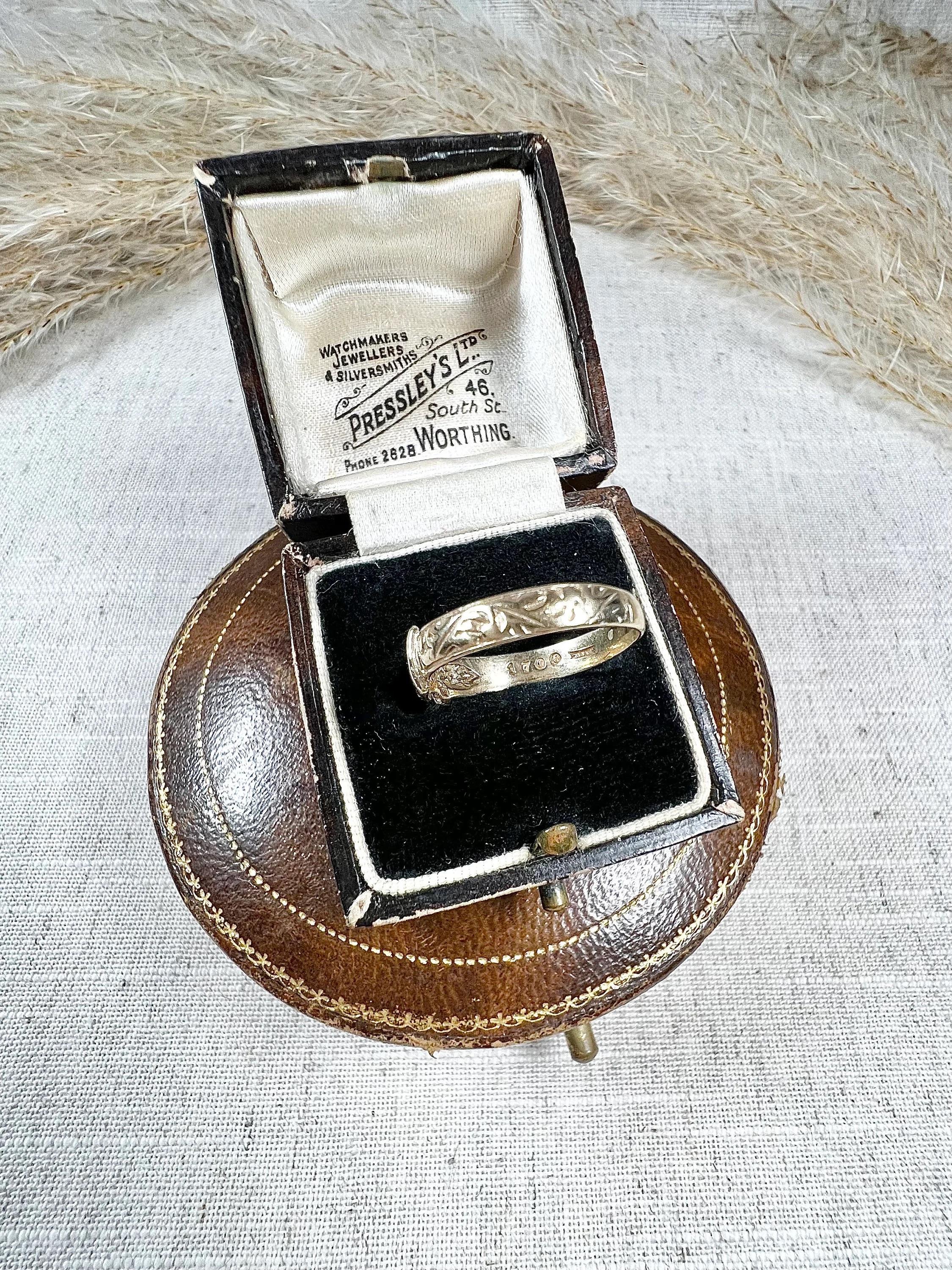 Women's or Men's Vintage 1980s London Hallmarked 9ct Yellow Gold Engraved Buckle / Belt Ring For Sale