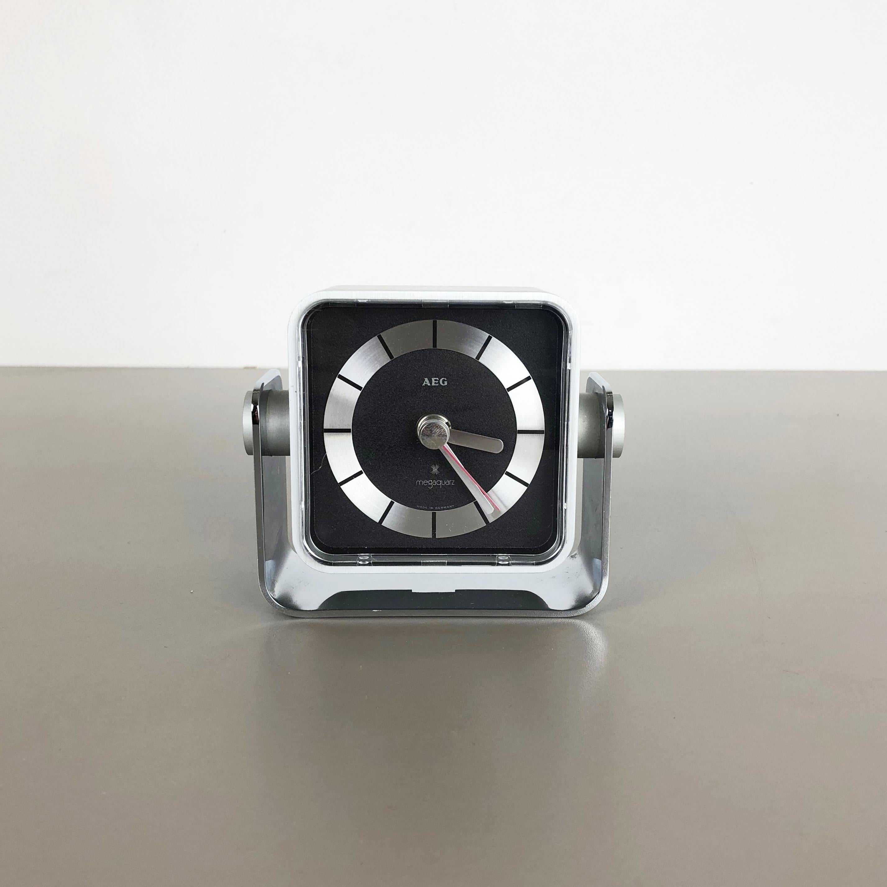 Vintage 1980s Modernist Space Age Megaquarz Metal Table Clock by AEG, Germany In Good Condition In Kirchlengern, DE