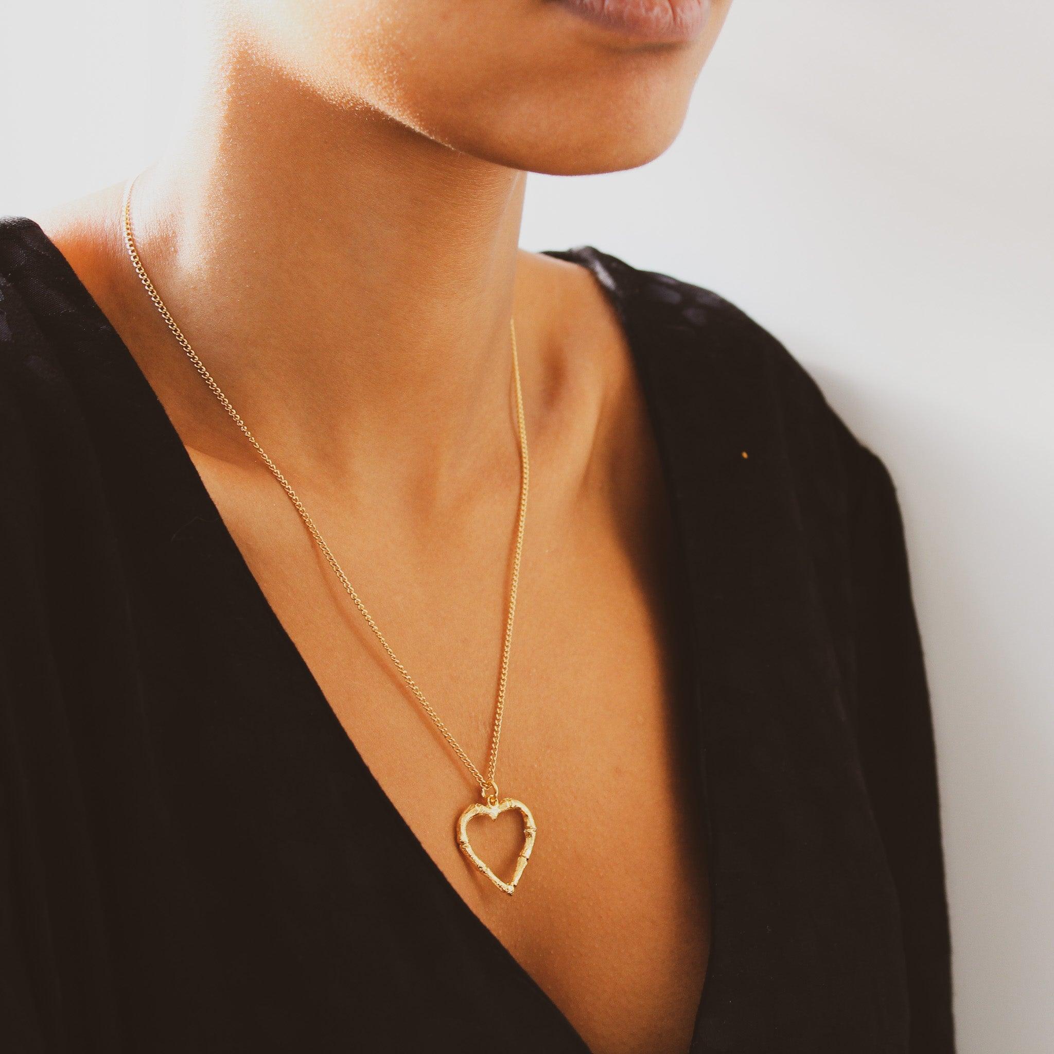 
Vintage 1980s Bamboo Heart Necklace
 

This vintage necklace features a delicate chain with a bamboo-shaped heart pendant. Made in the 1980s in the UK from high-quality 18 Carat gold plated metal.

This necklace is a deadstock item, meaning it was