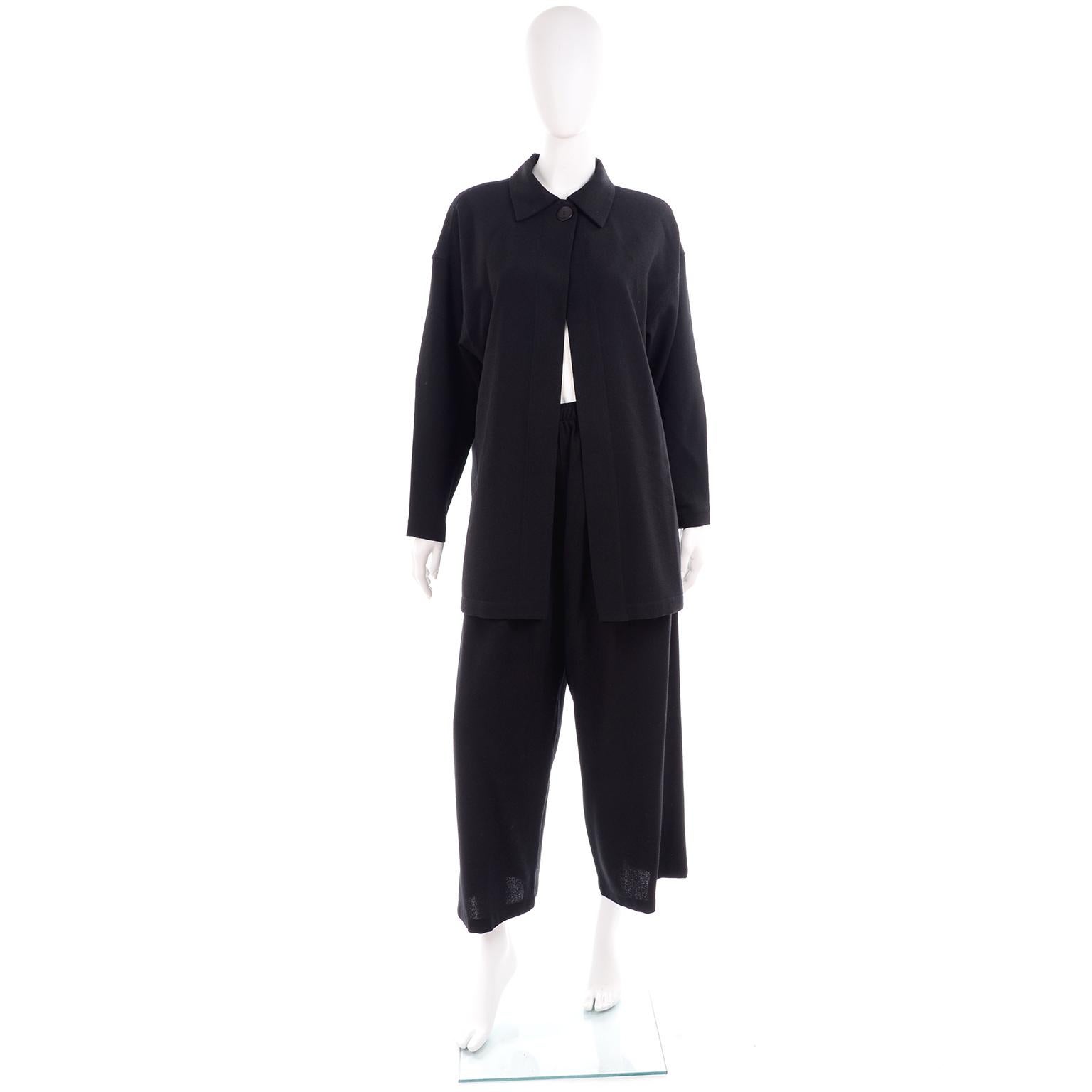 This is a fabulous vintage 1980's 2 piece spring/summer weight wool outfit from Opus 204 Seattle. Vija Rekevics opened Opus 204 in Seattle in the late 1960's. The clothing from her boutique that was highly coveted for its quality and forward