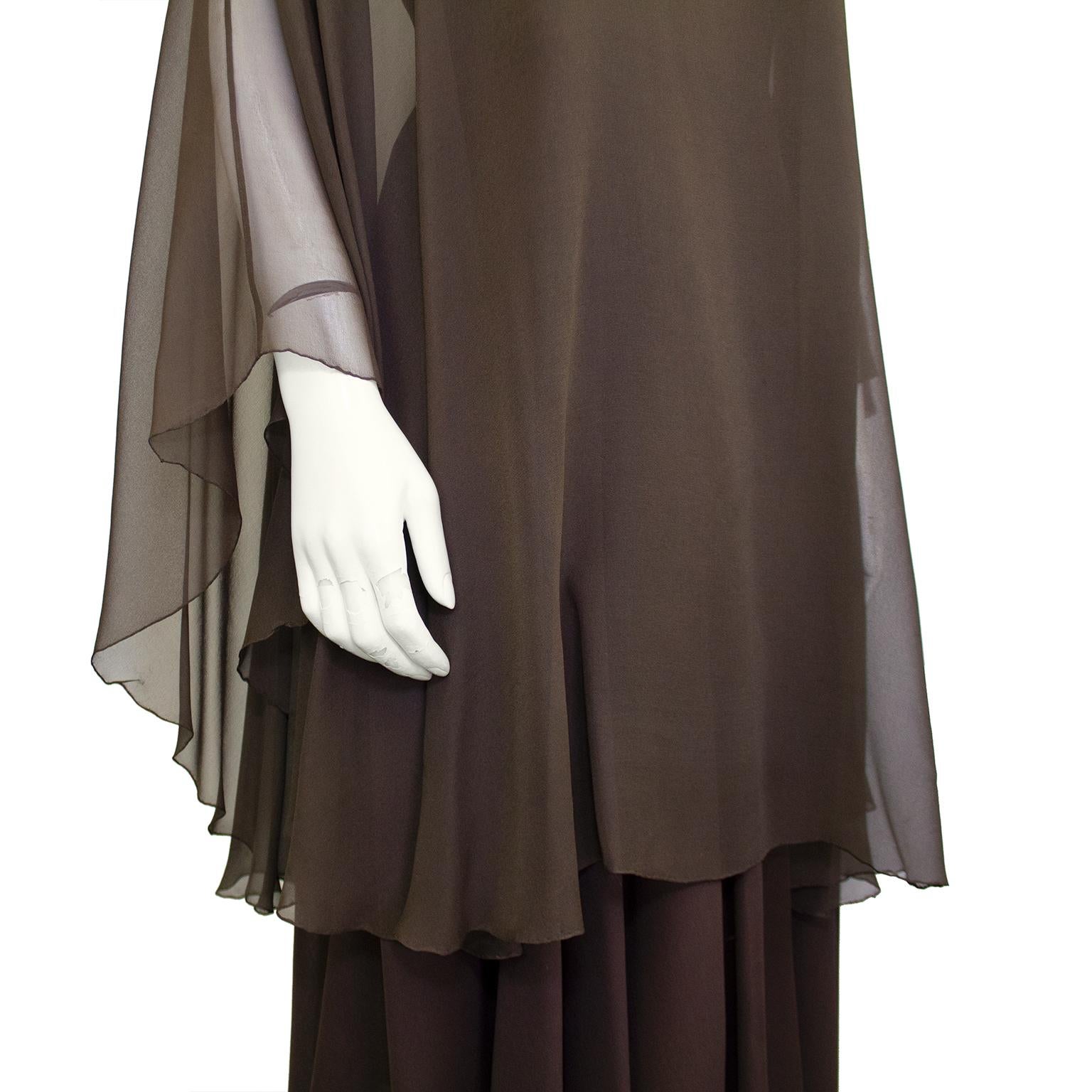 Pauline Trigère - Robe dos nu et écharpe en mousseline marron, années 1980 en vente 1