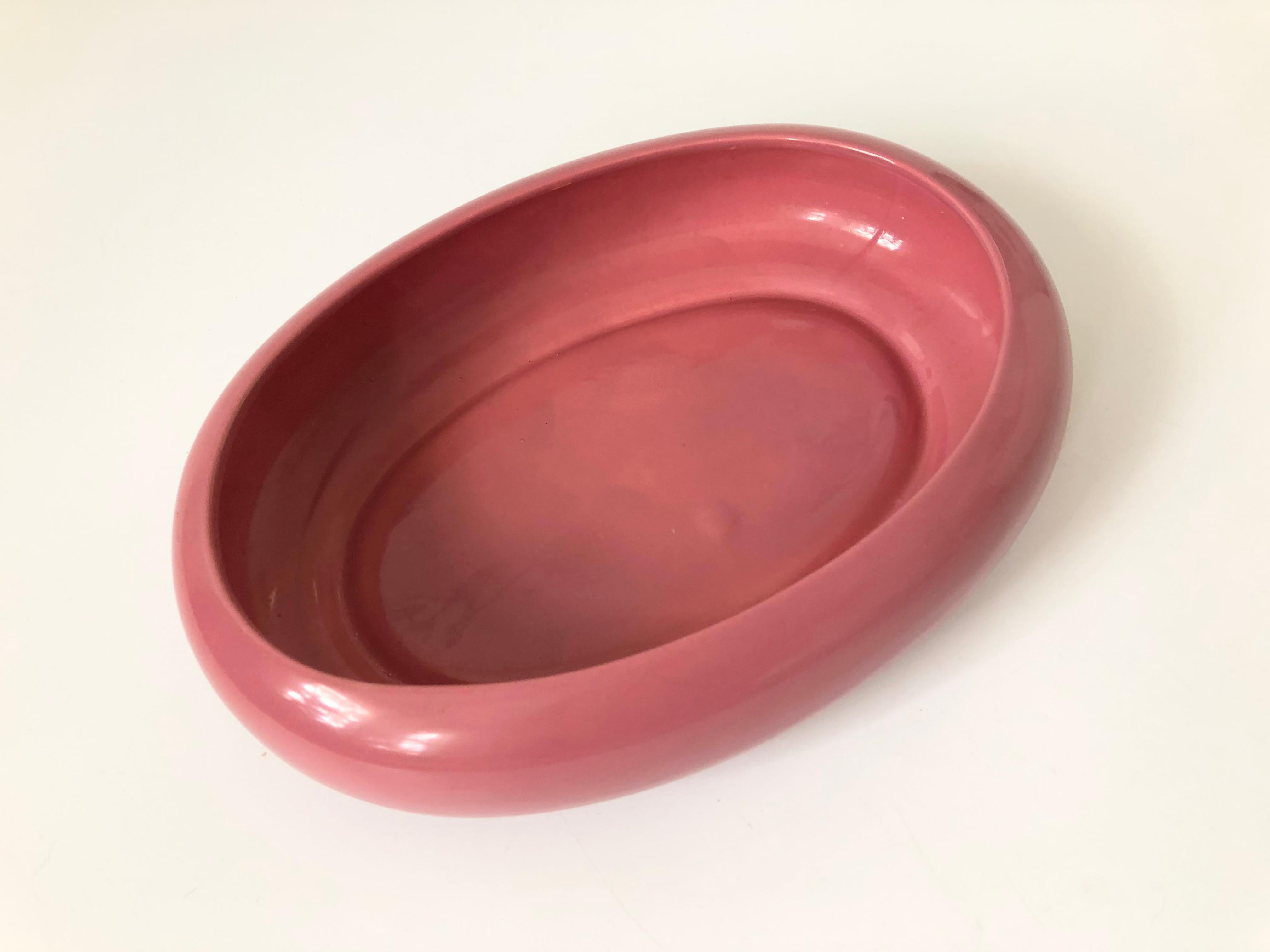 A vintage 1980s oval ceramic tray. Nice shallow bowl shape in a larger size, finished in a glossy pink glaze. Perfect for keeping small items in place or could be used as a shallow planter bowl.
 
