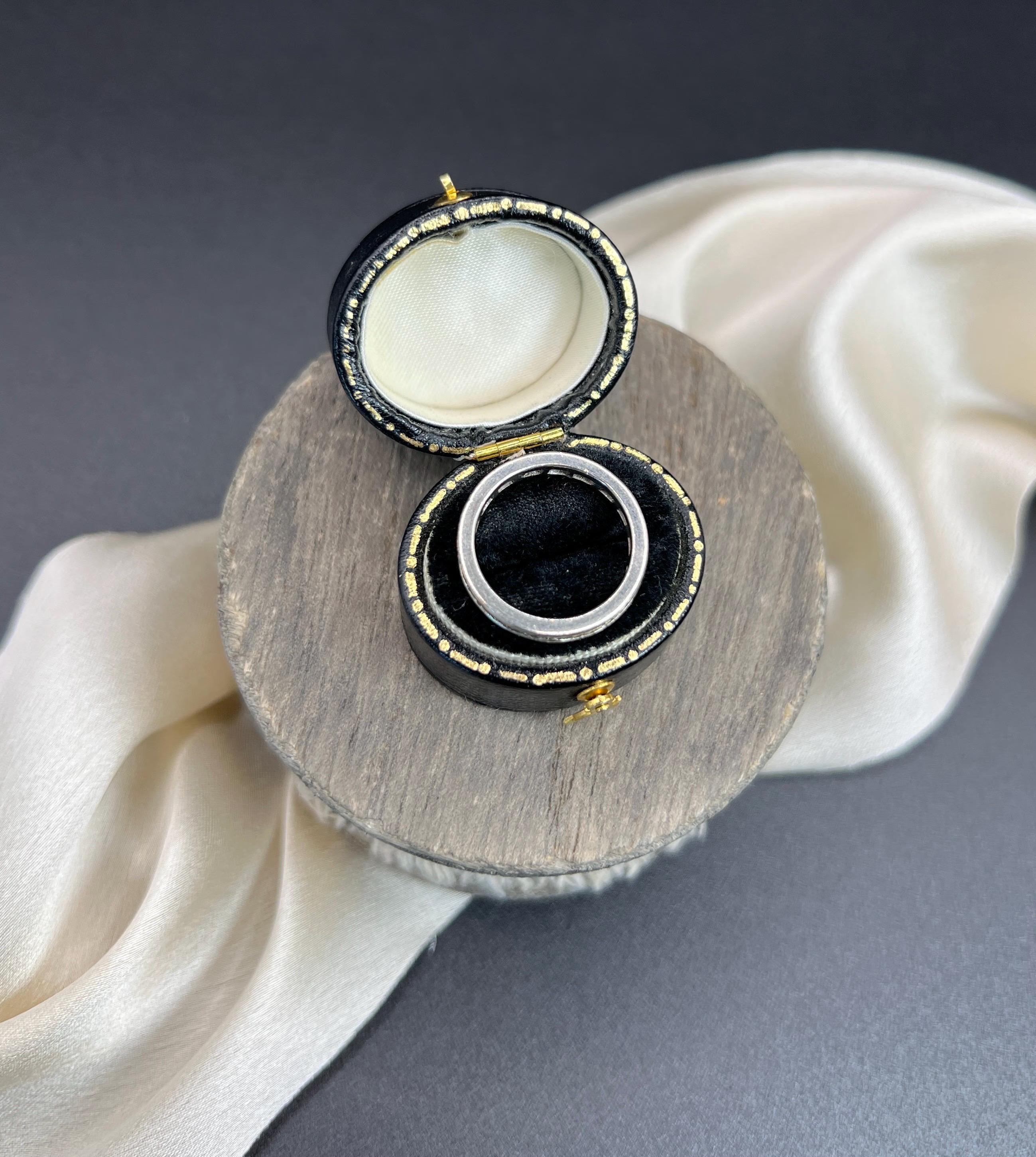 Anello a eternità completa in platino anni '80, anello per l'anniversario In condizioni buone in vendita a Brighton, GB