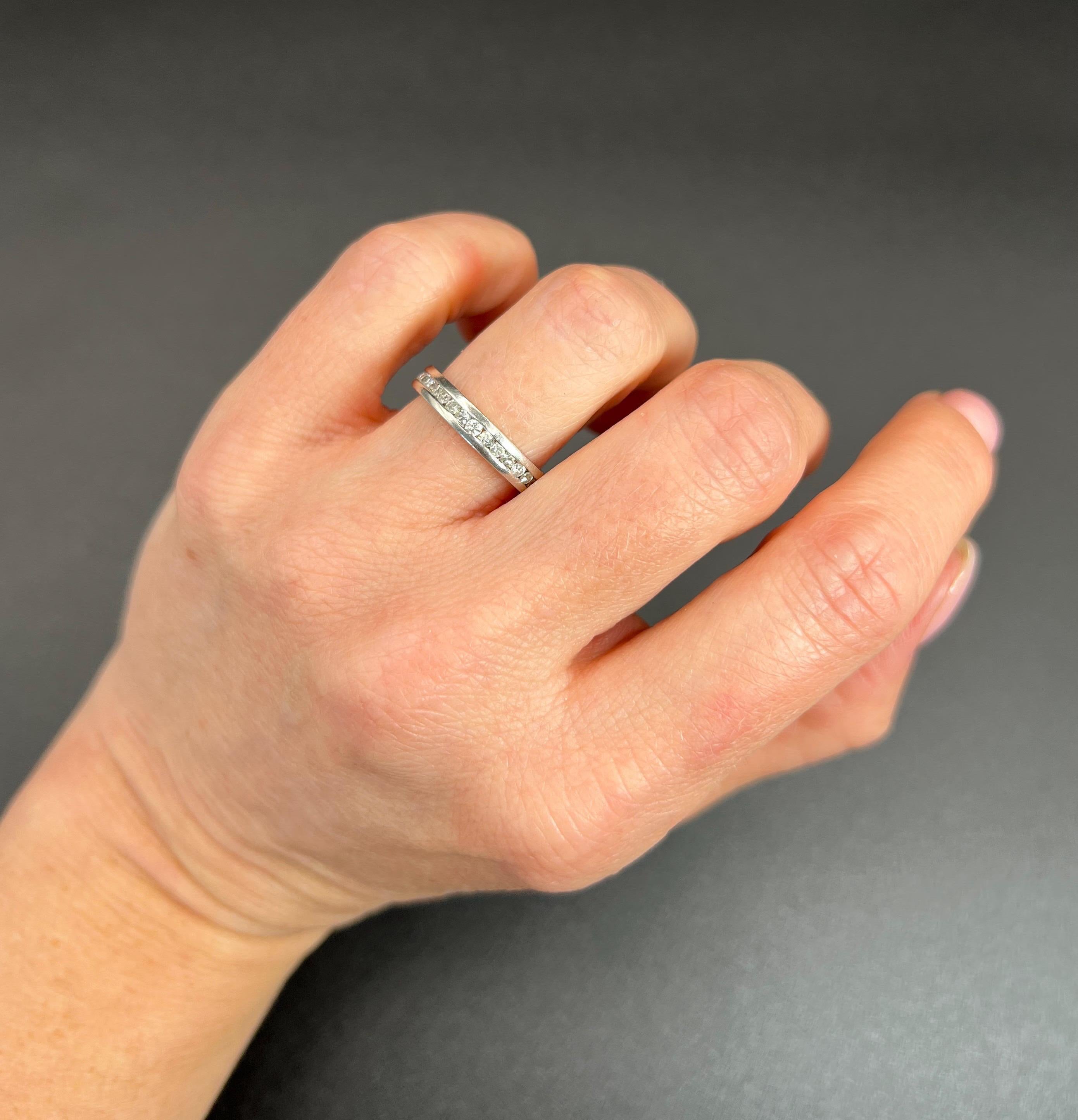 Anello a eternità completa in platino anni '80, anello per l'anniversario in vendita 1