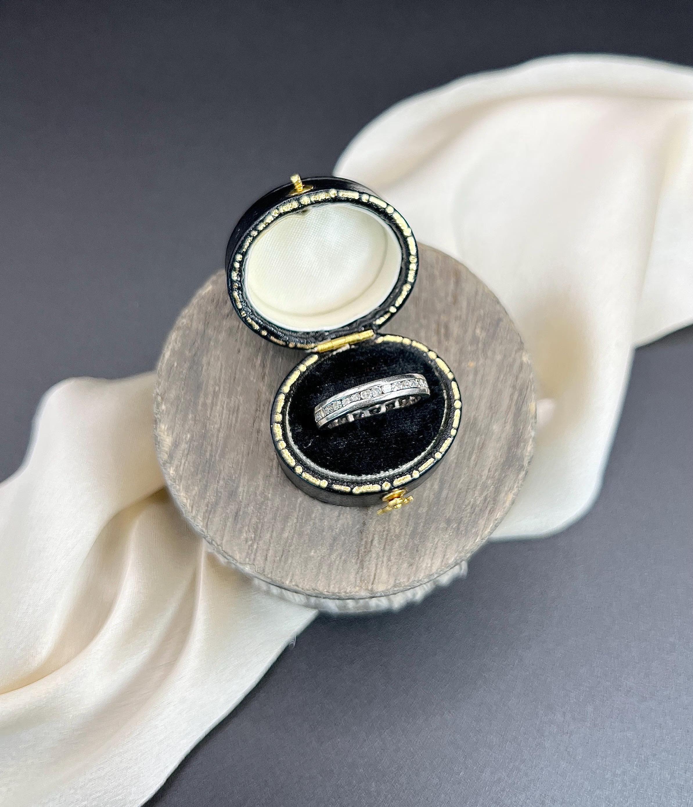 Anello a eternità completa in platino anni '80, anello per l'anniversario in vendita 2