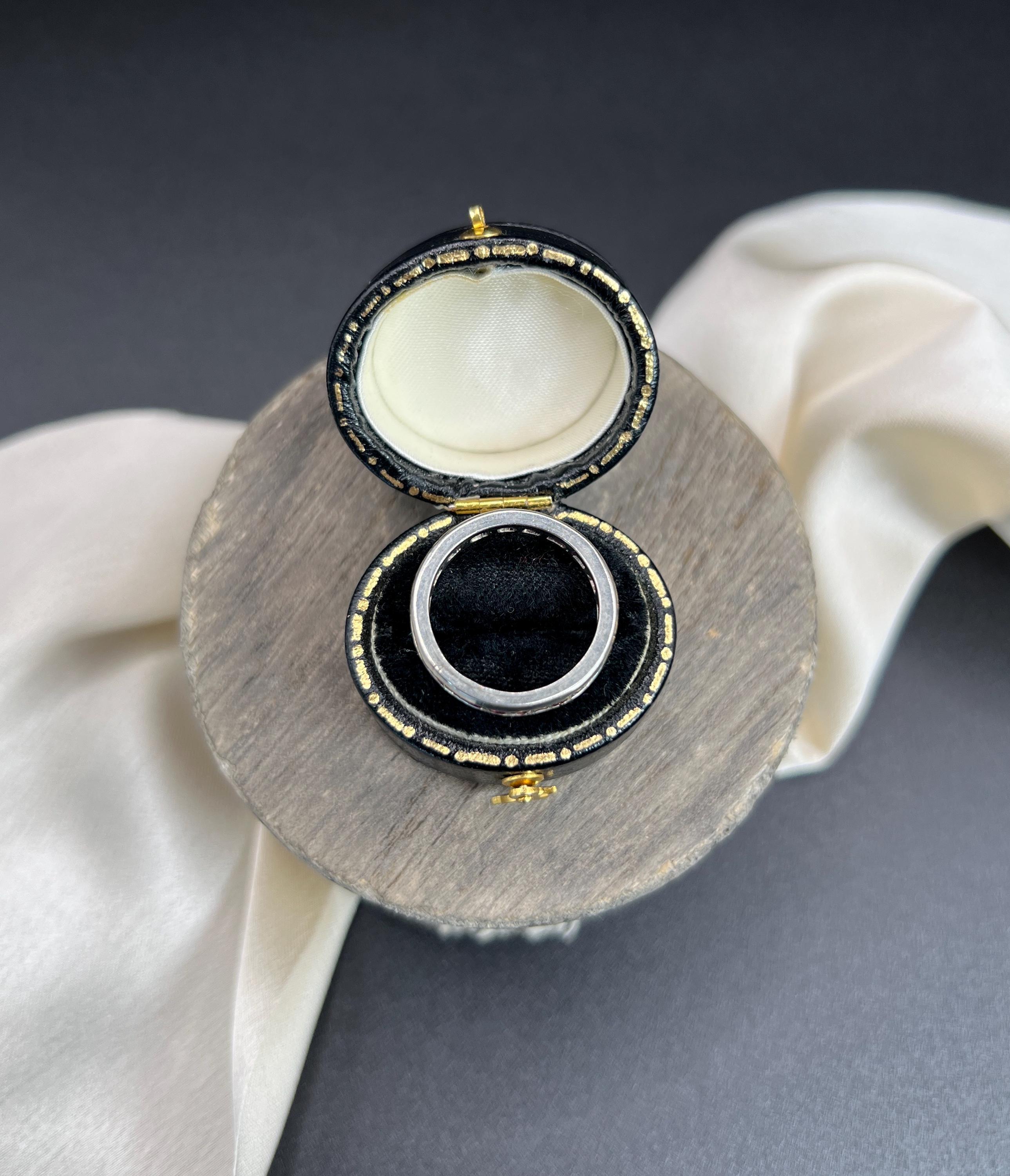 Anello di platino anni '80 per l'eternità completa, anello per l'anniversario in vendita 2