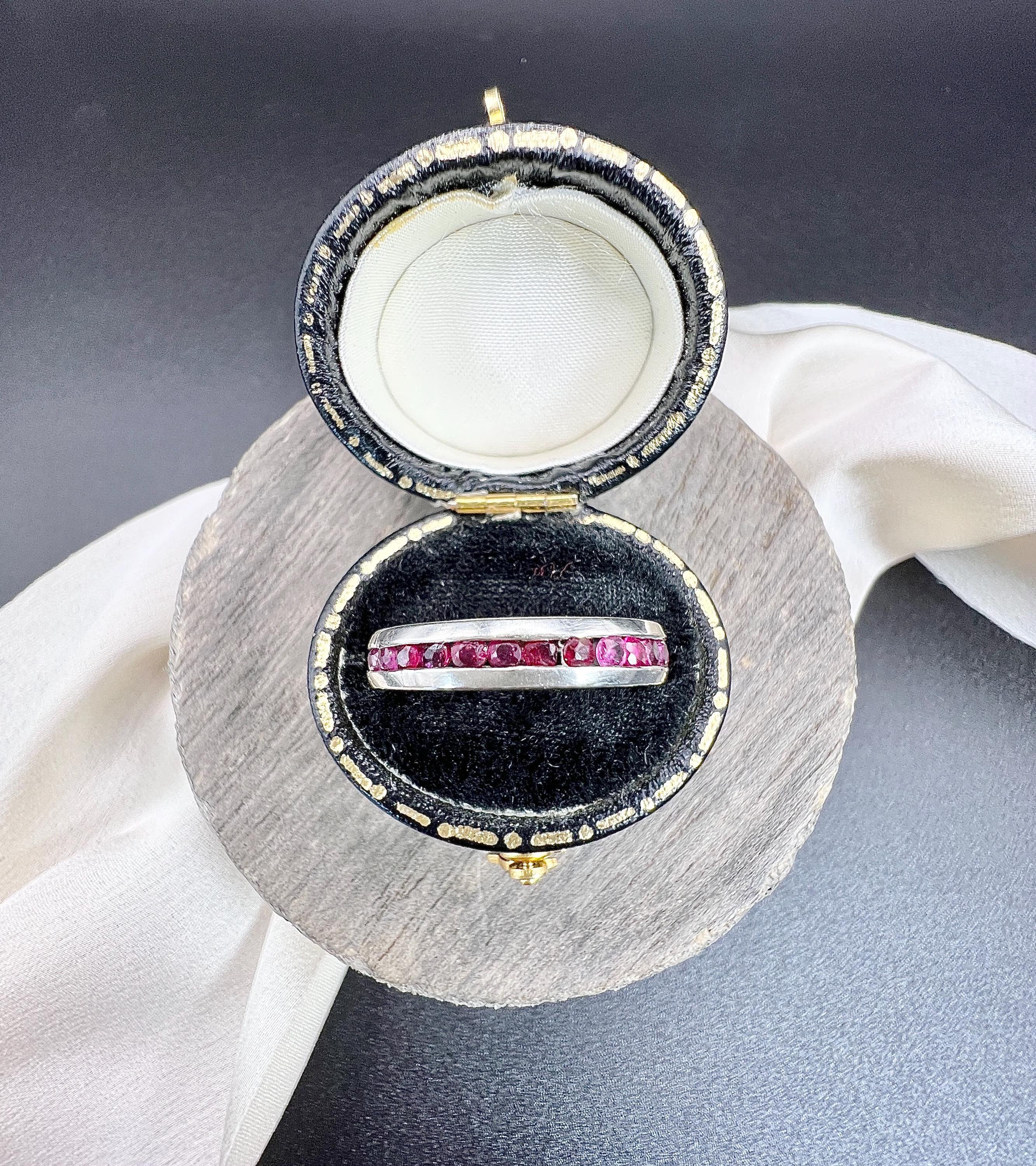 Anello di platino anni '80 per l'eternità completa, anello per l'anniversario in vendita 3