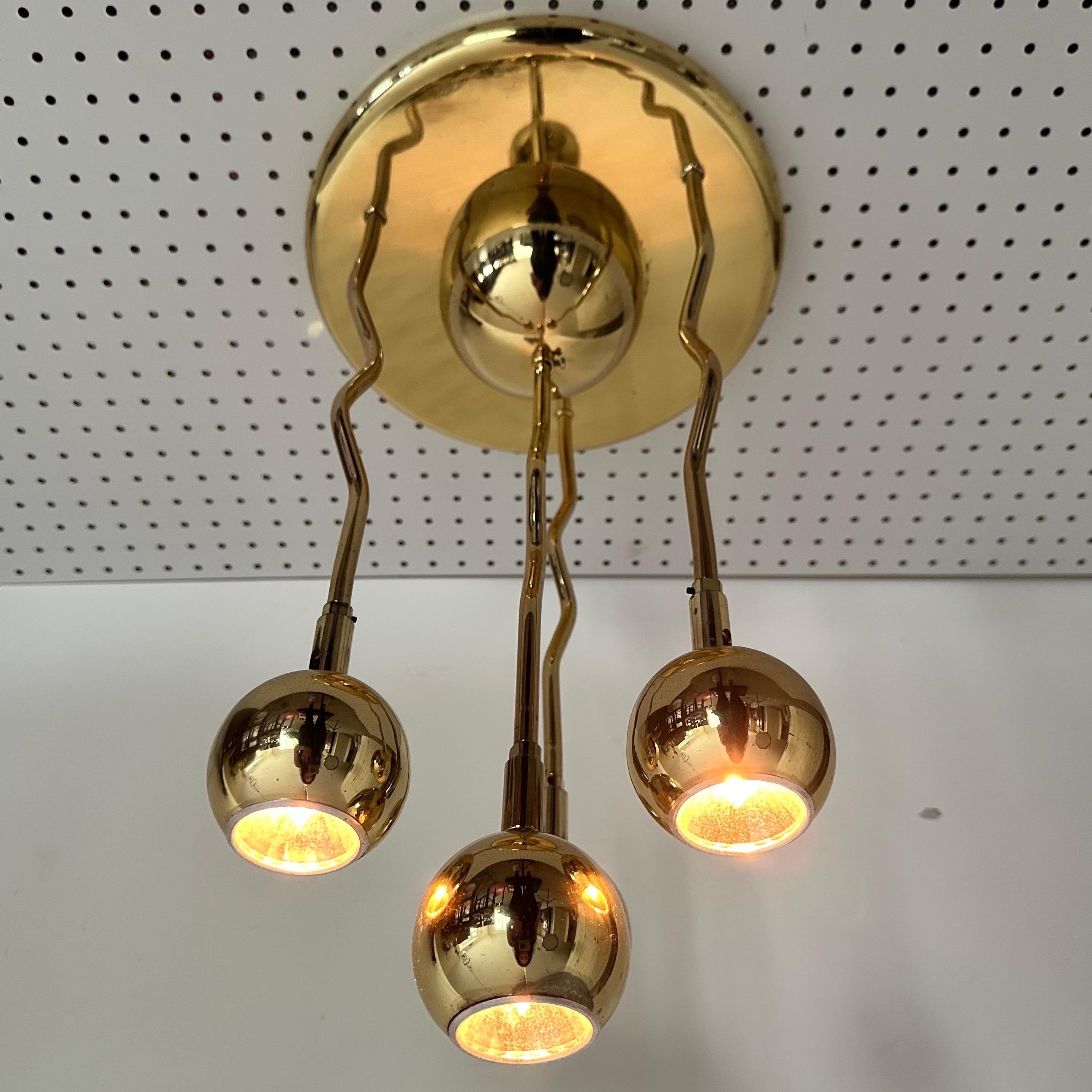 Fine XX secolo Lampada da incasso in ottone post-moderna vintage degli anni '80 con 4 bracci a cascata Zig Zag in vendita