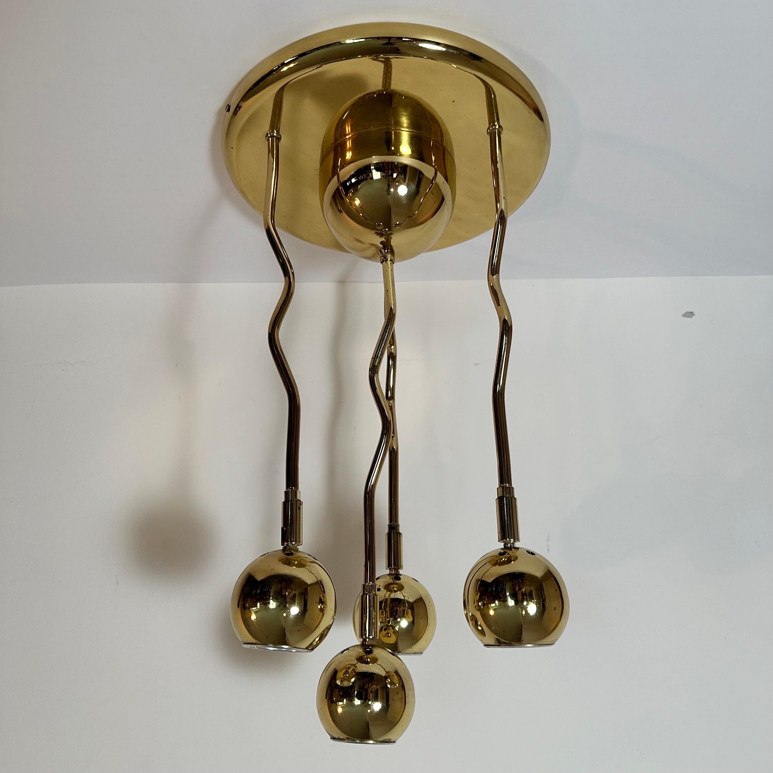 Ottone Lampada da incasso in ottone post-moderna vintage degli anni '80 con 4 bracci a cascata Zig Zag in vendita