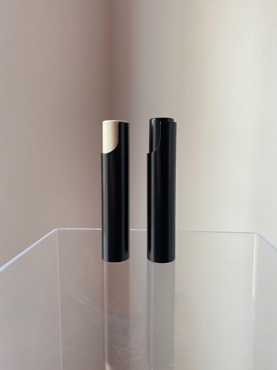 Beautiful set of salt and pepper shakers by iconic retailer Turpan Sanders. This set from the 1980s brings you minimal postmodern vibes to your table. The legendary Soho retailer did not sacrifice style and taste. Sculptural in form, these column