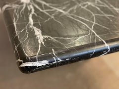 Table de salle à manger vintage postmoderne en marbre Nero Marquina des années 1980