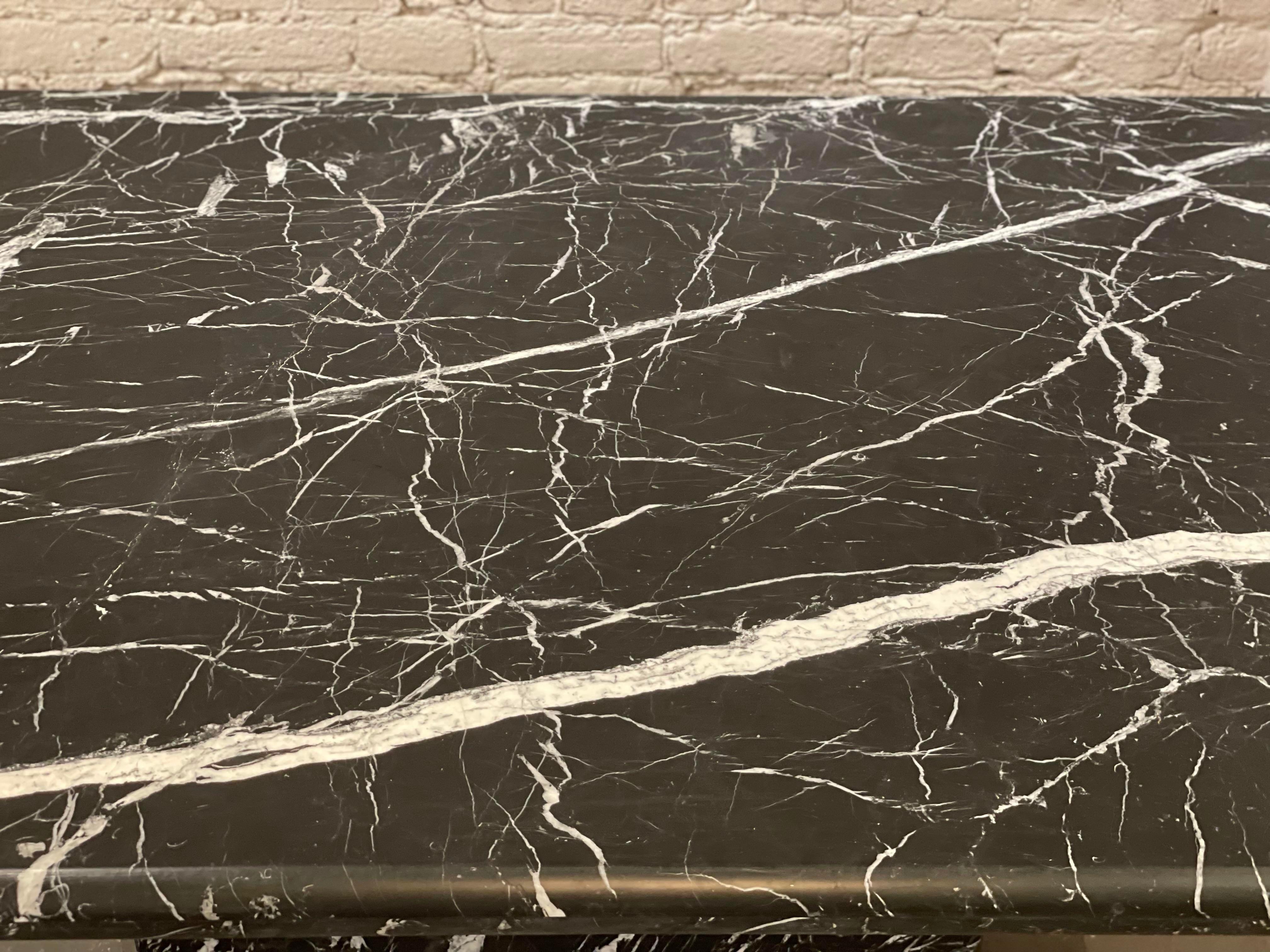 Vintage 1980s Postmodern Nero Marquina Marble Dining Table In Good Condition For Sale In Chicago, IL