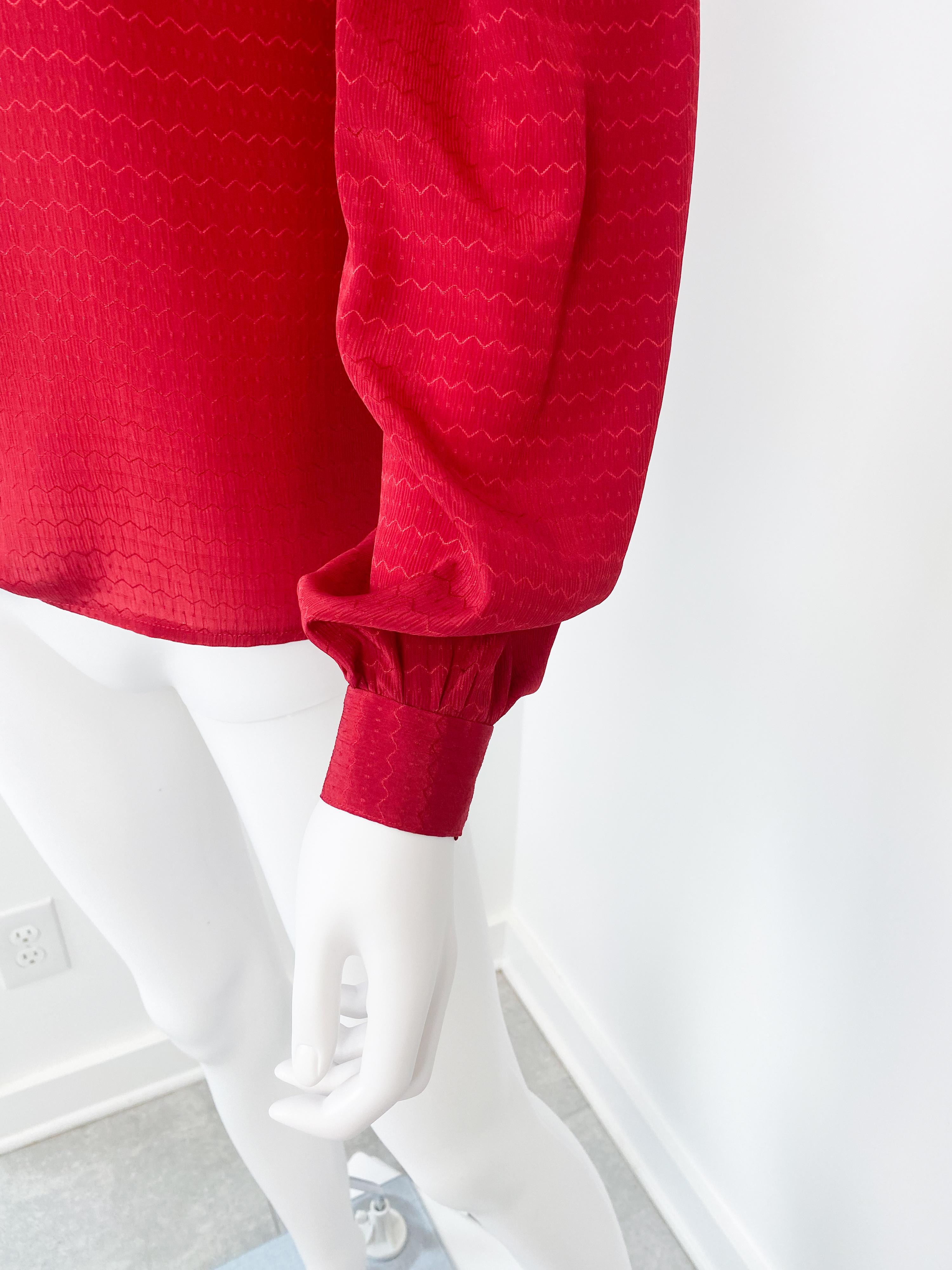 Vintage anni '80, camicetta con fiocco in poliestere setoso rosso, taglia 10/12 in vendita 1