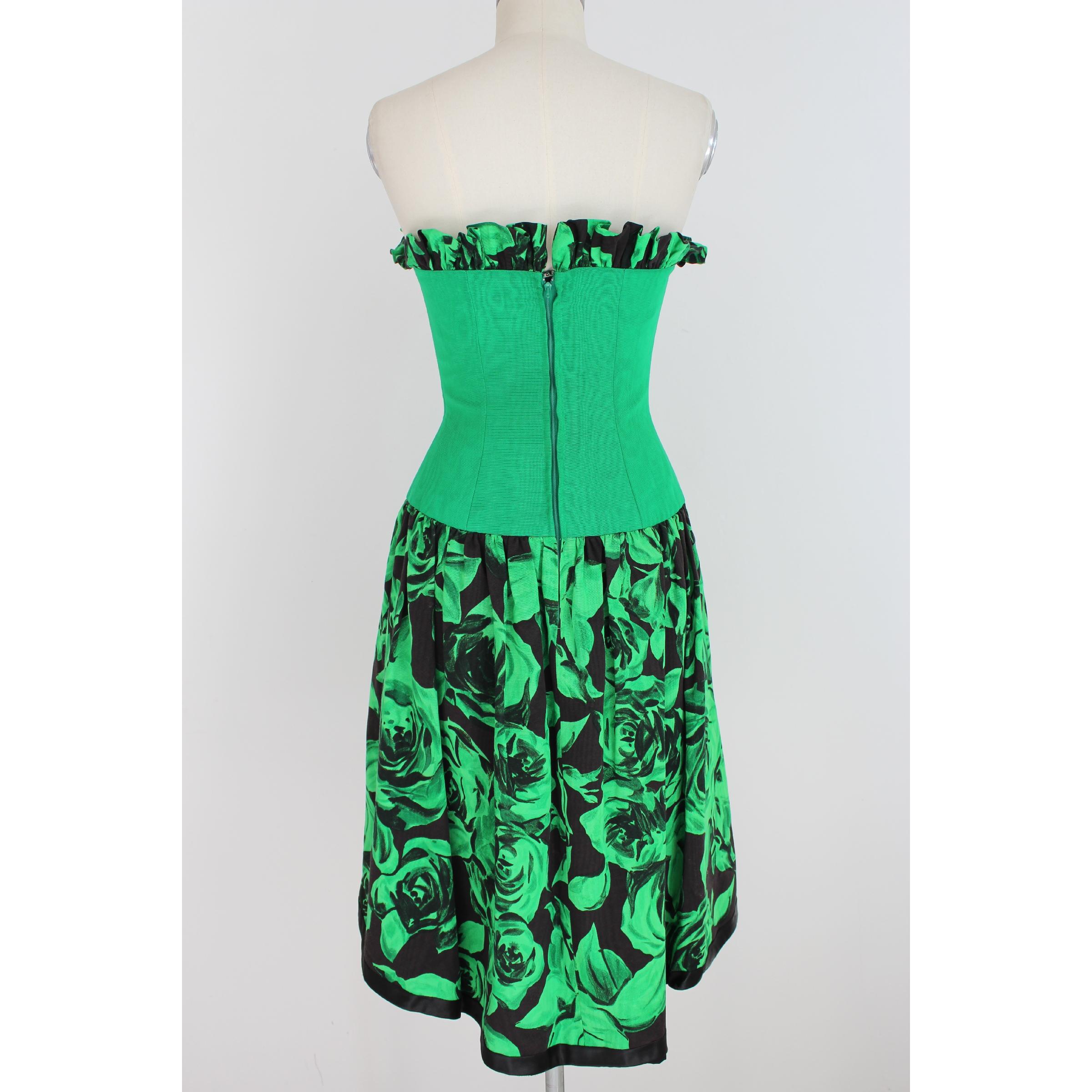 Rossana vintage dress for woman. Green and black color with floral pattern, 100% cotton. Sleeveless, bodice with slats and built-in bra, balloon skirt, portfolio closure, short front long back. 80s. Made in Italy. Excellent vintage