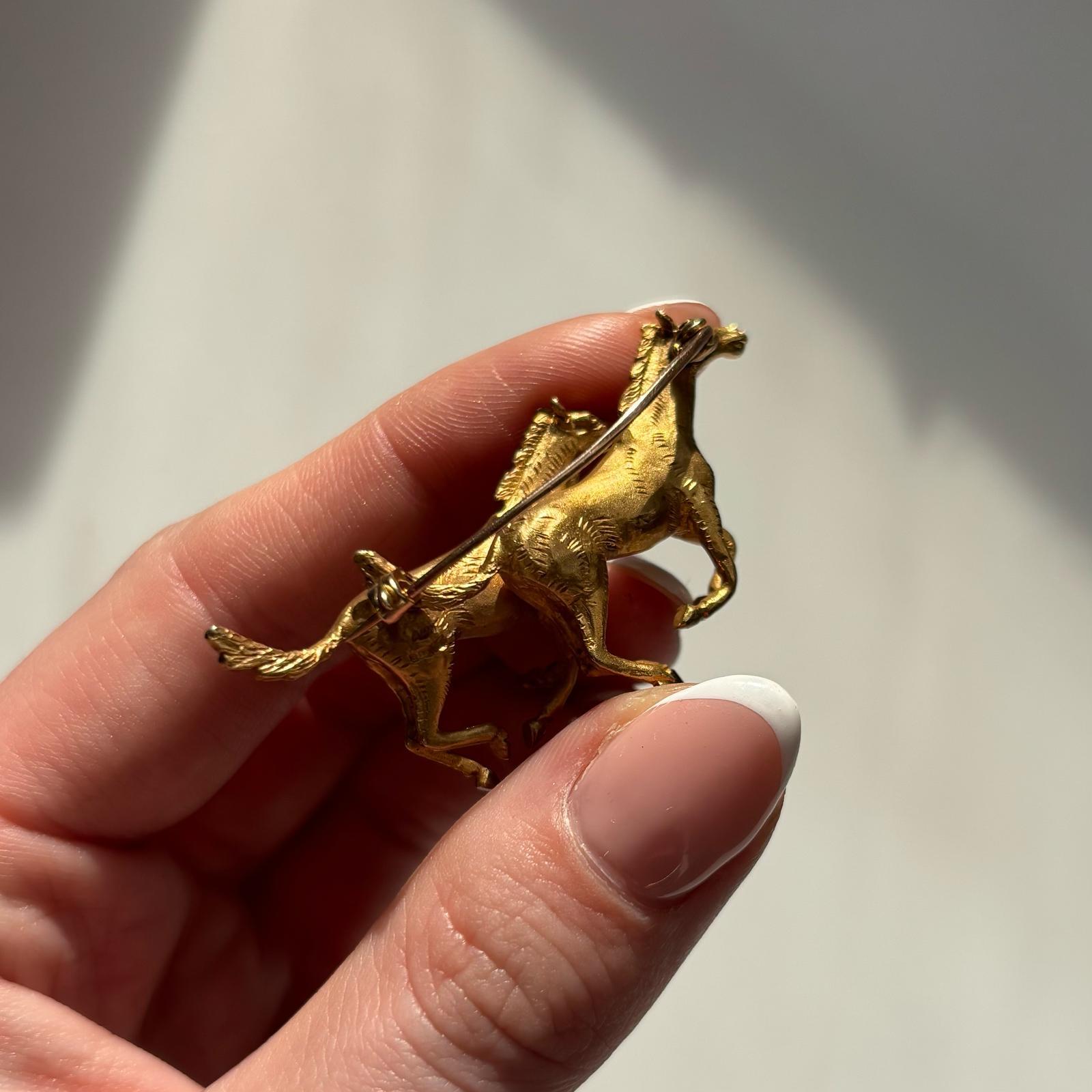 Vintage 1980's Running Horse Brooch in Solid 9k Yellow Gold For Sale 2