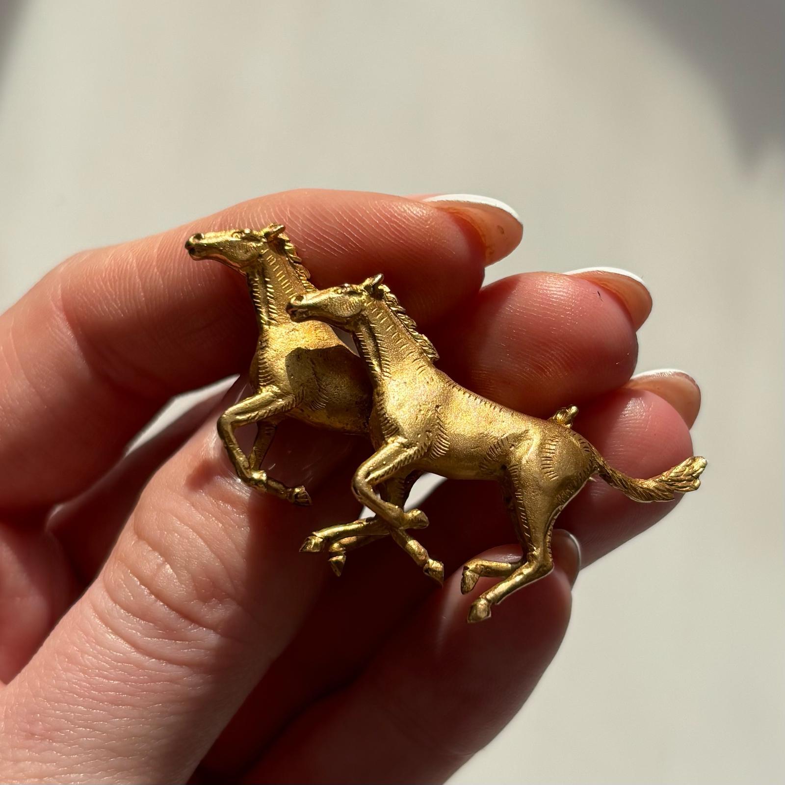 Vintage 1980's Running Horse Brooch in Solid 9k Yellow Gold For Sale 3