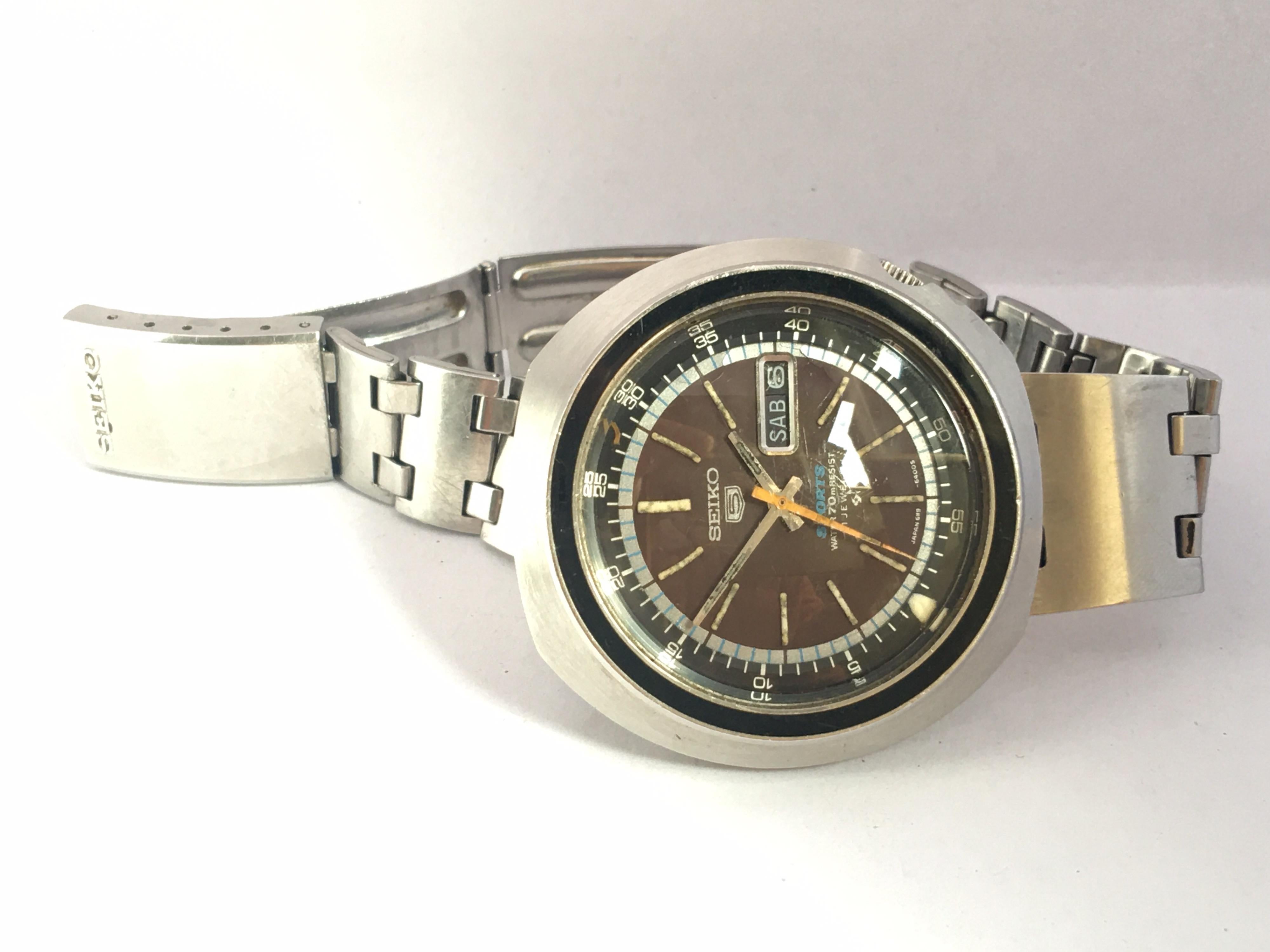 Vintage 1980s Seiko 5 Sports 21 Jewels Date Automatic Watch For Sale 3