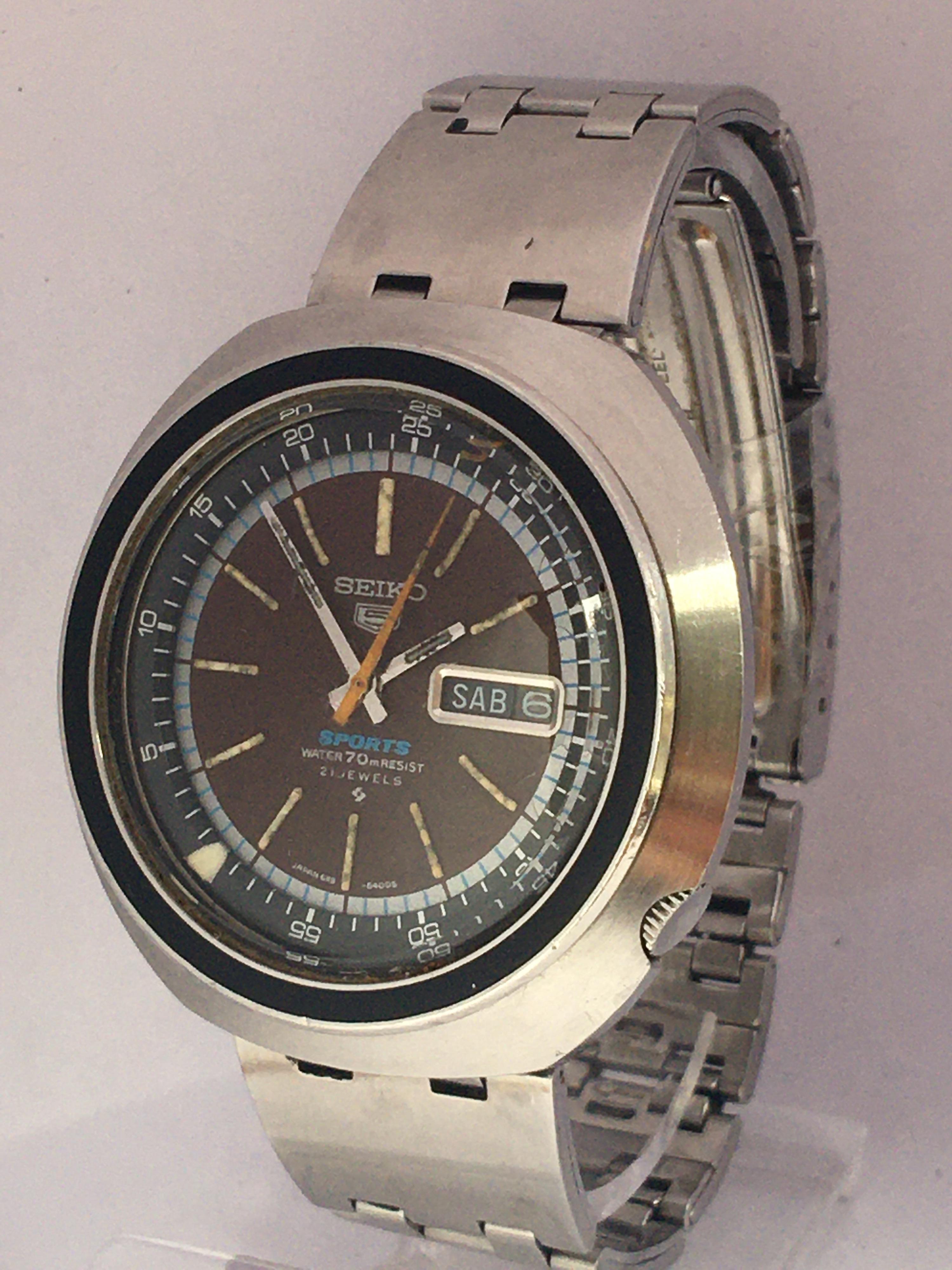 Vintage 1980s Seiko 5 Sports 21 Jewels Date Automatic Watch For Sale 9