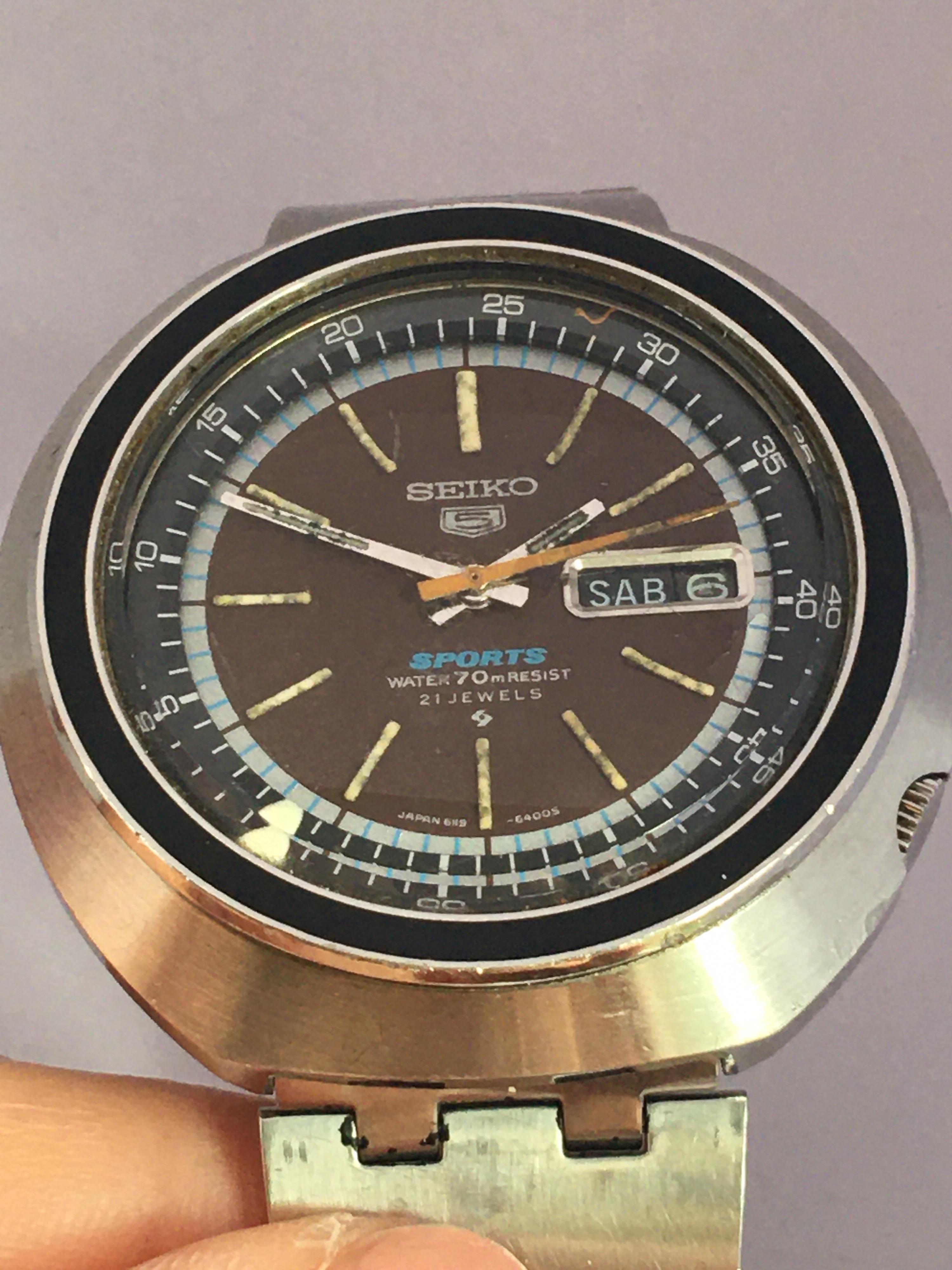 Vintage 1980s Seiko 5 Sports 21 Jewels Date Automatic Watch In Fair Condition For Sale In Carlisle, GB
